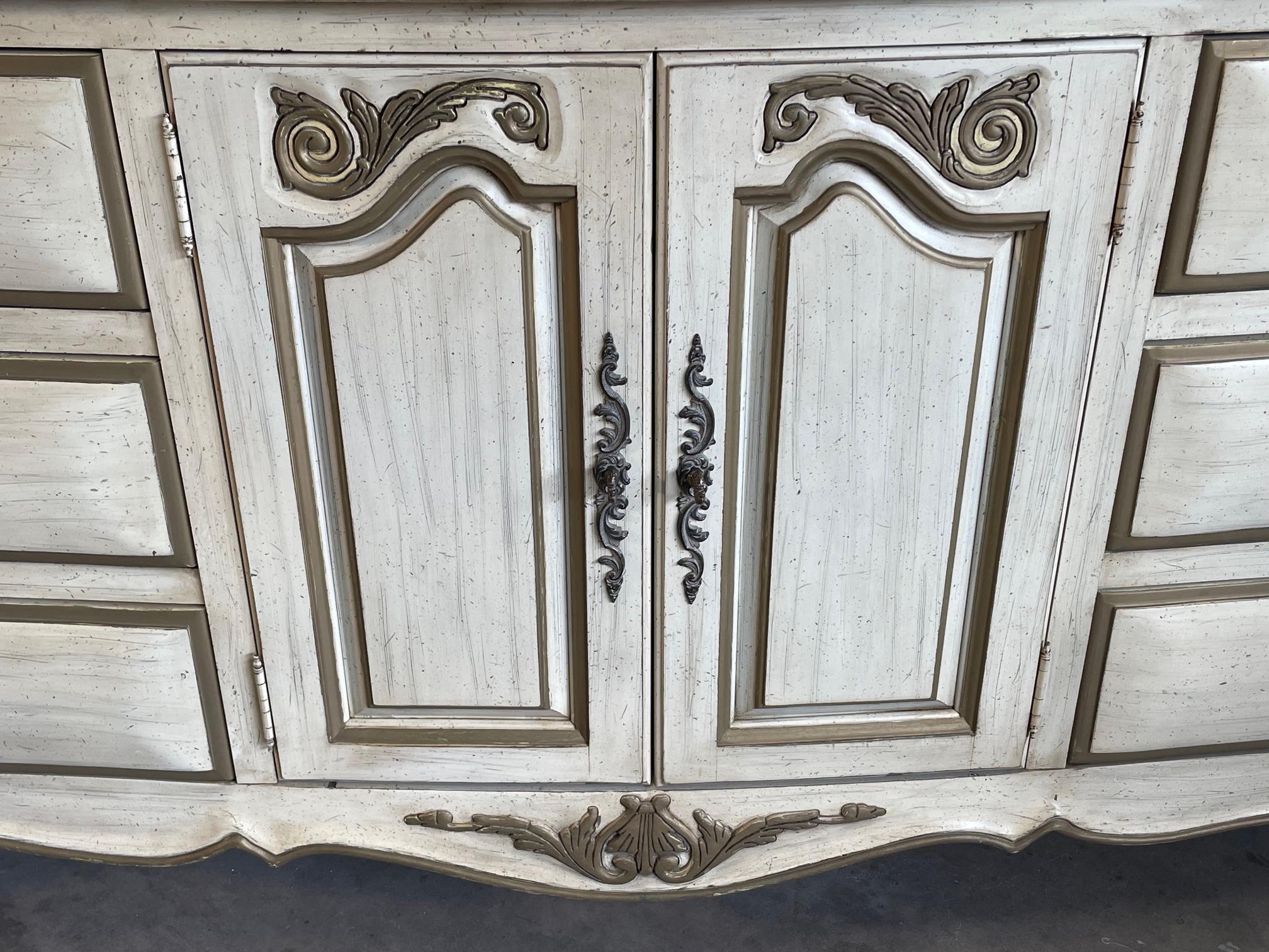 French Provincial Bombe Dresser by White Furniture In Good Condition For Sale In Jacksonville, FL