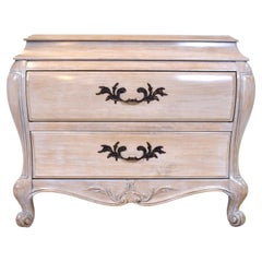 Bombe-Nachttisch im französischen Provinzial-Stil von White Furniture