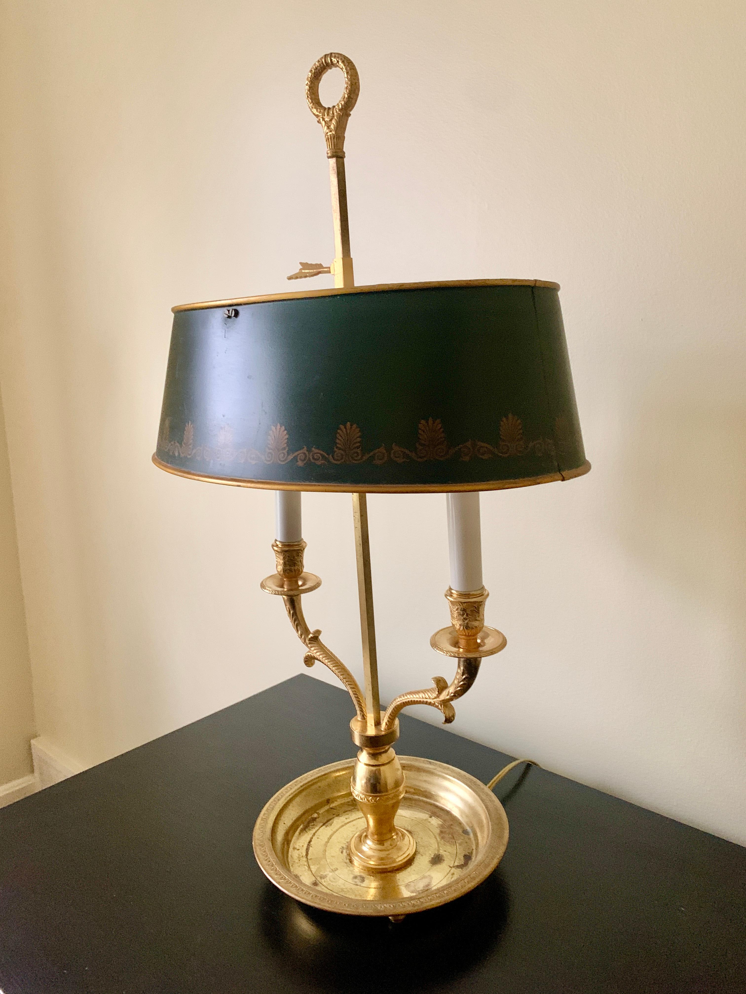 American French Provincial Brass Bouillotte Lamp With Stenciled Green Tole Shade For Sale