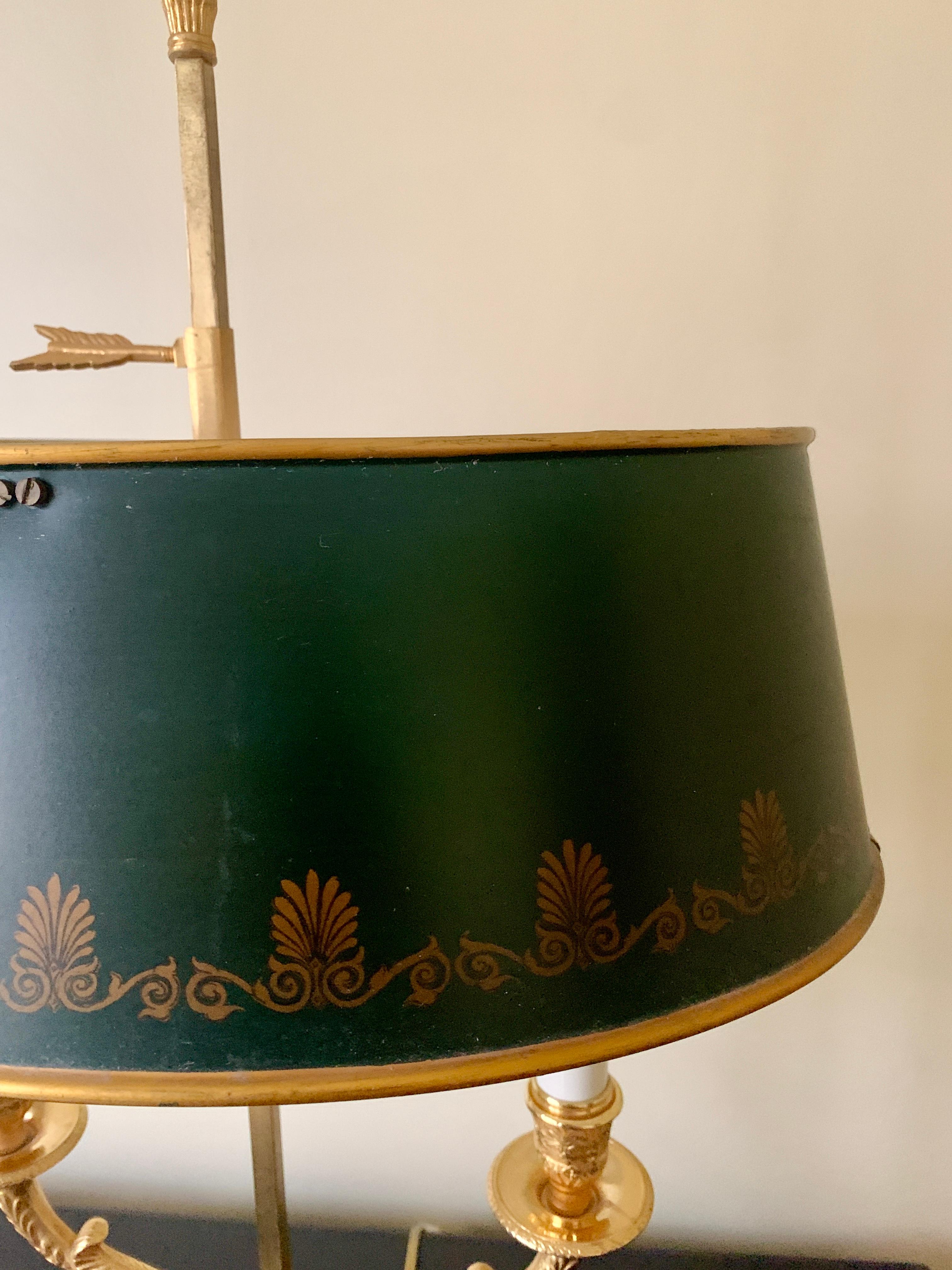 French Provincial Brass Bouillotte Lamp With Stenciled Green Tole Shade For Sale 1