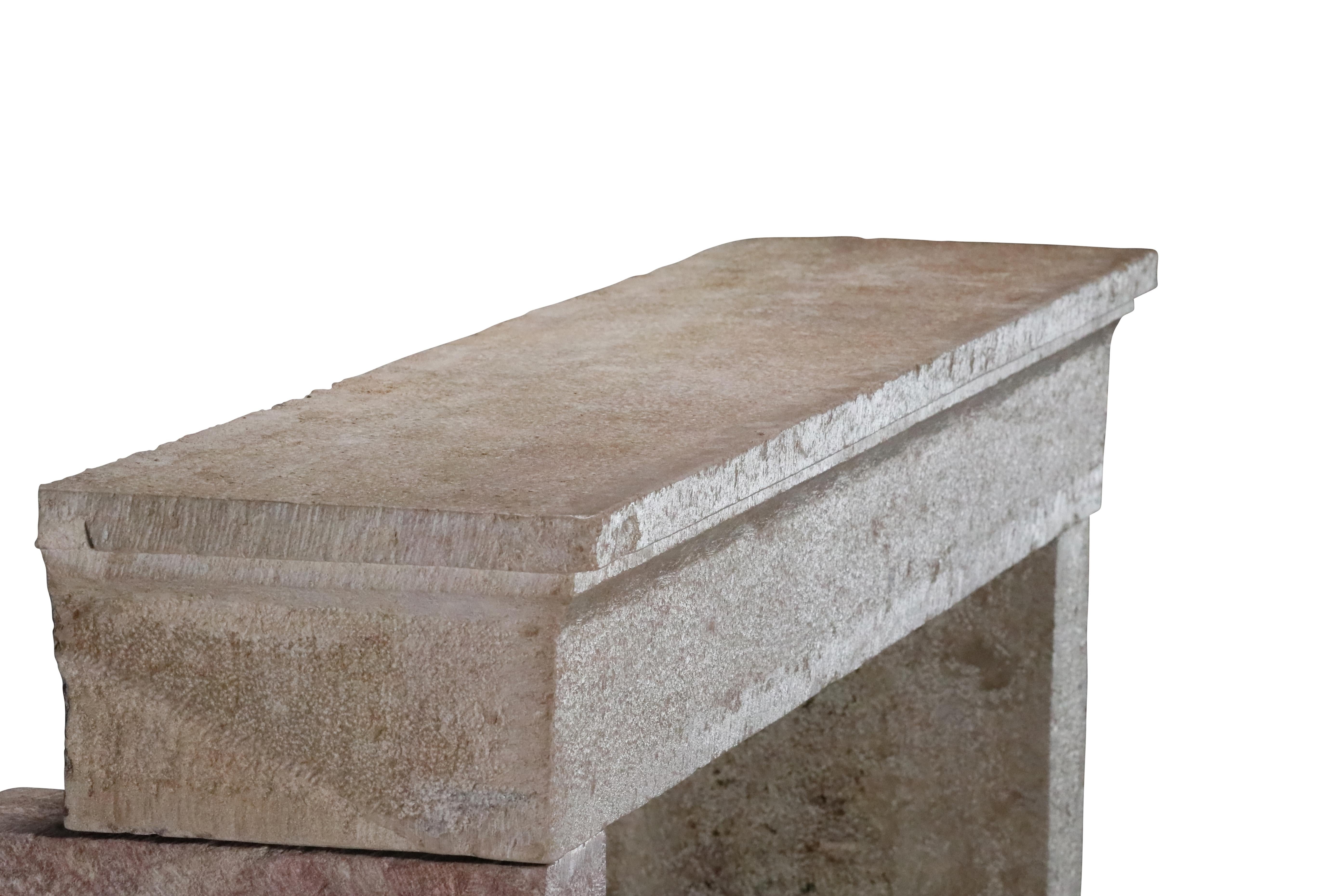French Provincial Brutalist Fireplace In Hard Bicolor Limestone In Good Condition For Sale In Beervelde, BE