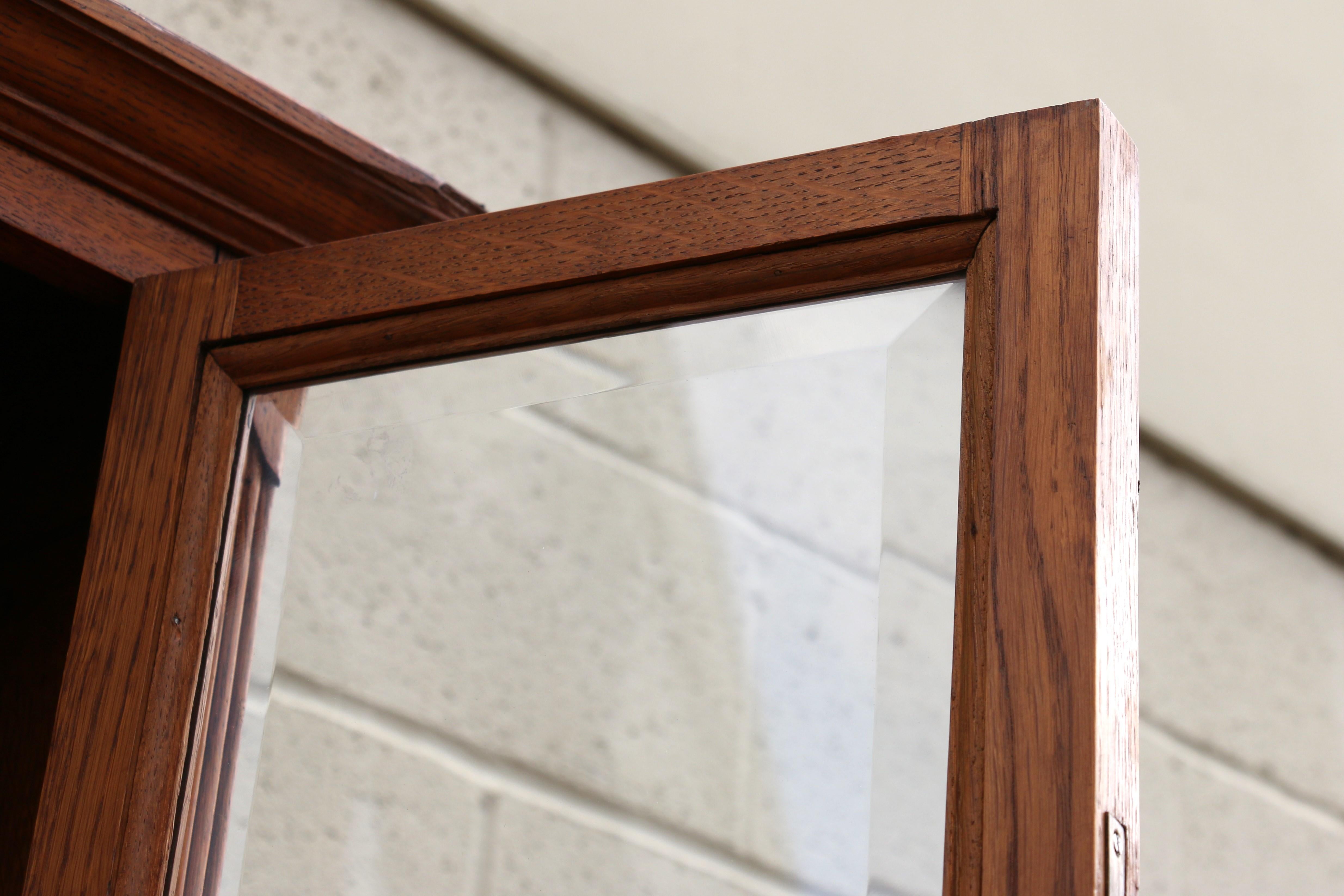 Buffet/armadio in Oak intagliato in stile provinciale francese in vendita 8