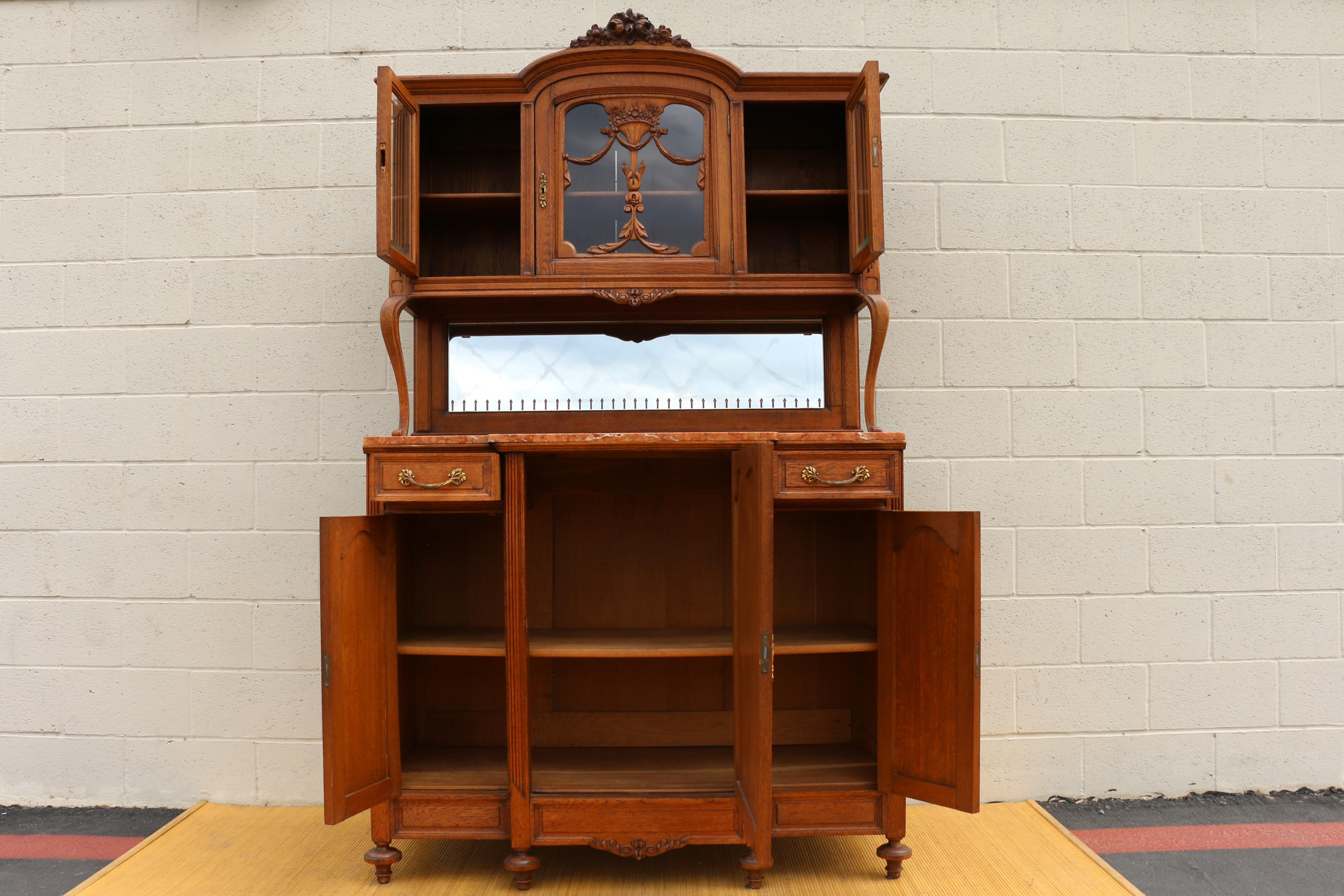 Ottone Buffet/armadio in Oak intagliato in stile provinciale francese in vendita