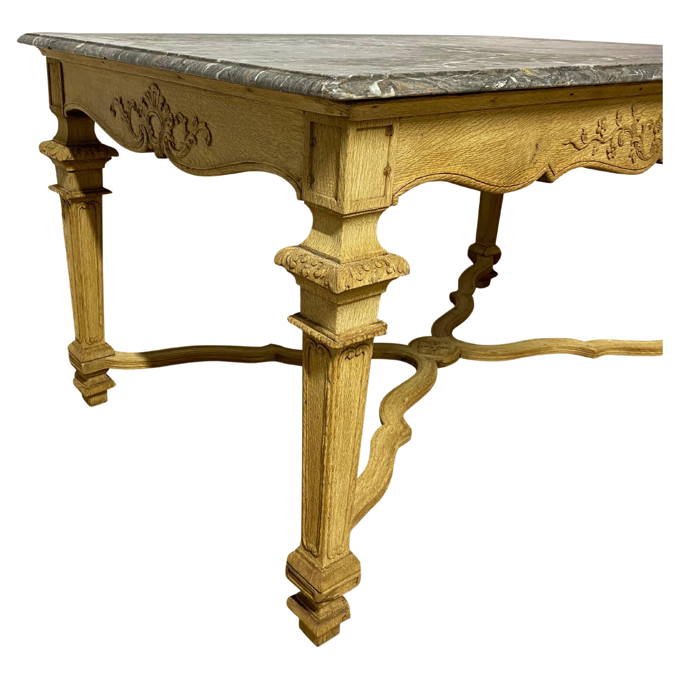 Table centrale provinciale française avec plateau original en marbre Breccia en vente