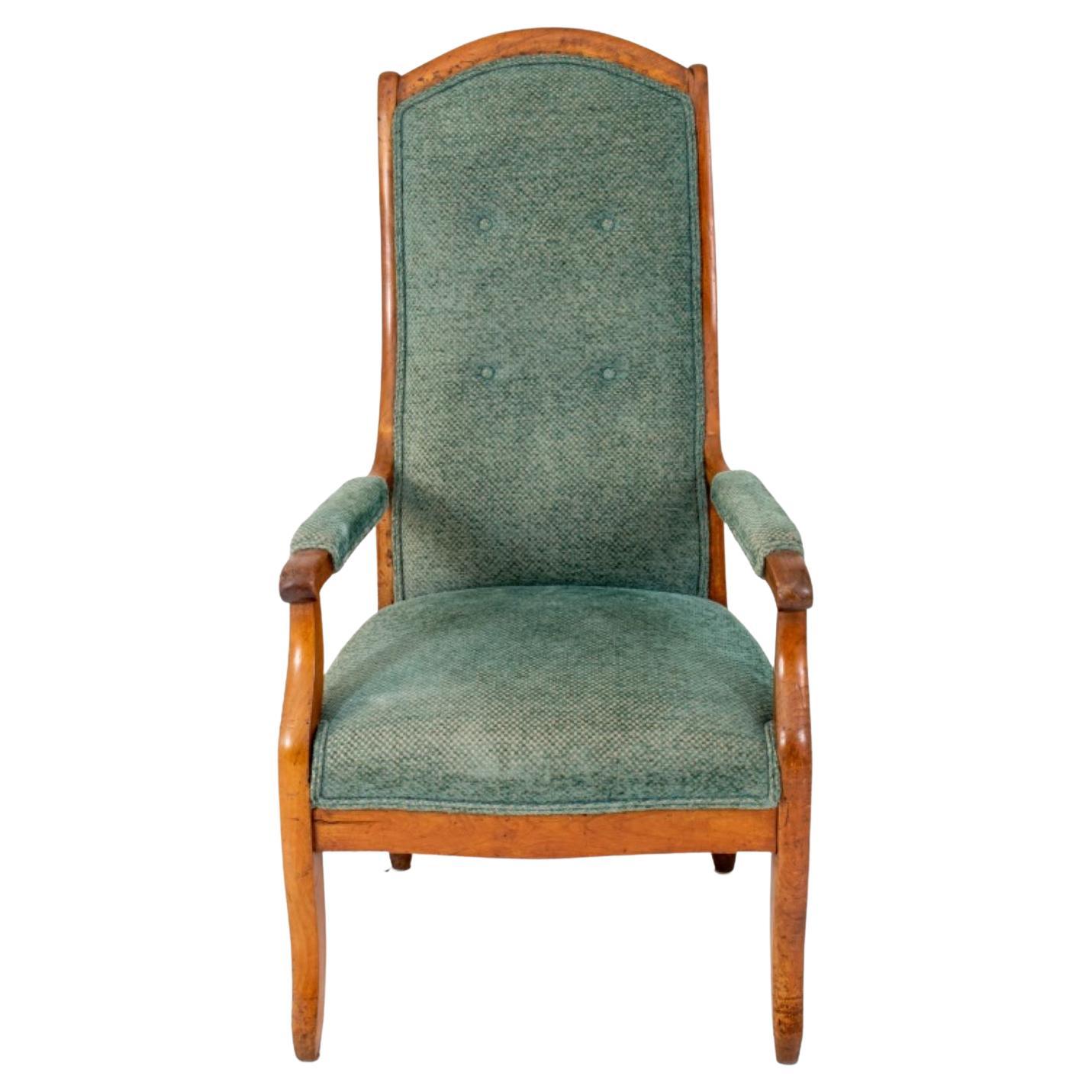 Fauteuil provincial français Charles X en bois fruitier