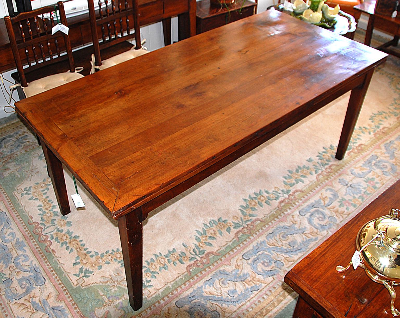 French Provincial Cherry Farmhouse Extending Table In Good Condition In Wells, ME