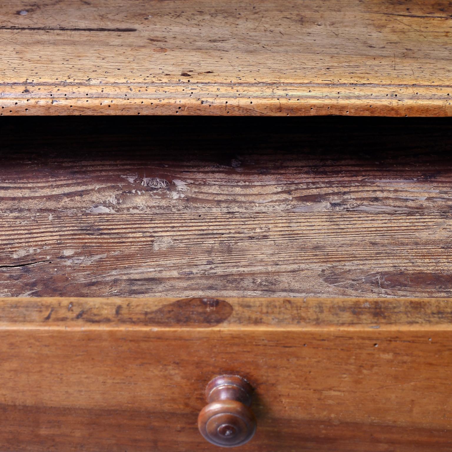 Table à écrire ou table de chevet en cerisier de style provincial français avec tiroir, vers 1800 en vente 3