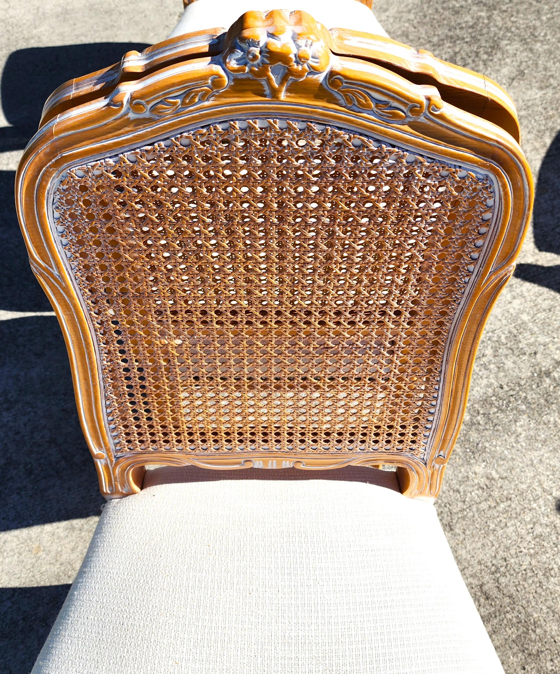 Stile provenzale Sedie da pranzo provinciali francesi con canne Made in Italy, set da 4 in vendita