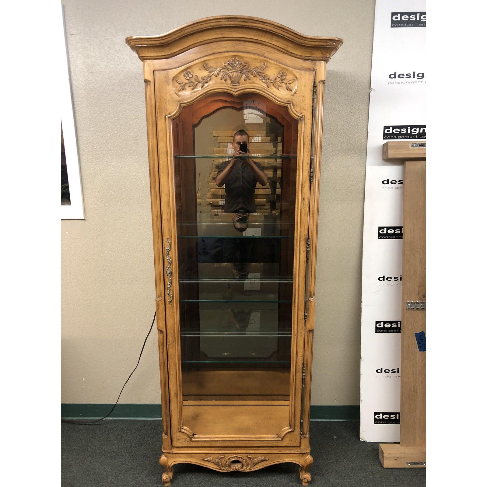 French Provincial Display Curio Cabinet In Good Condition For Sale In San Francisco, CA