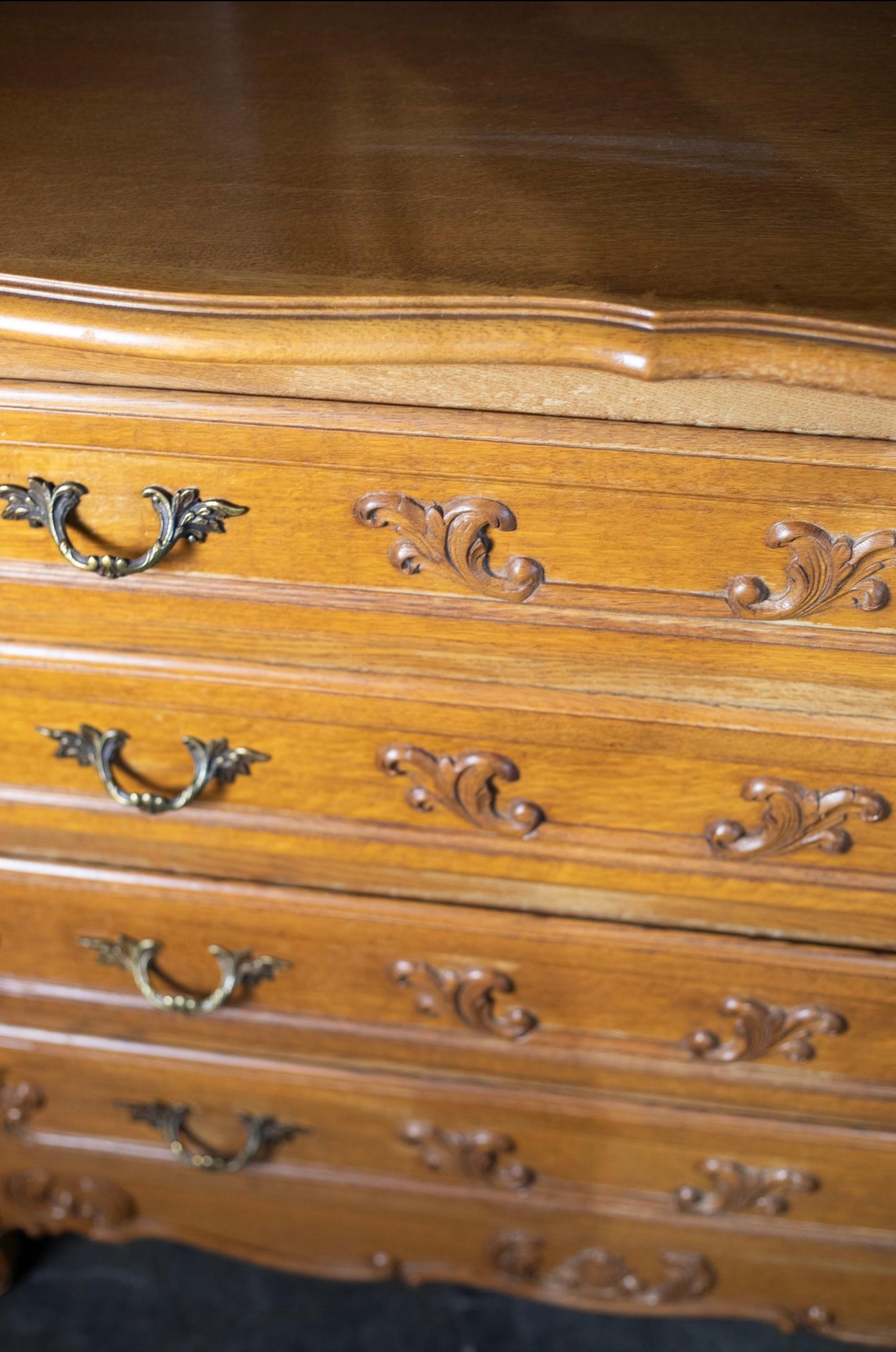 XX secolo Comò provinciale francese in vendita