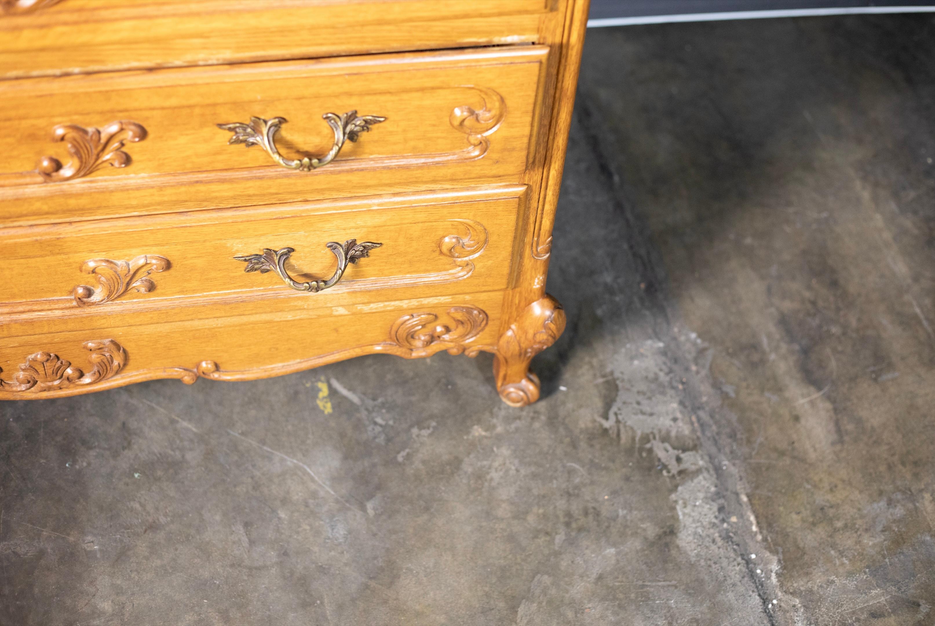 Comò provinciale francese in vendita 1