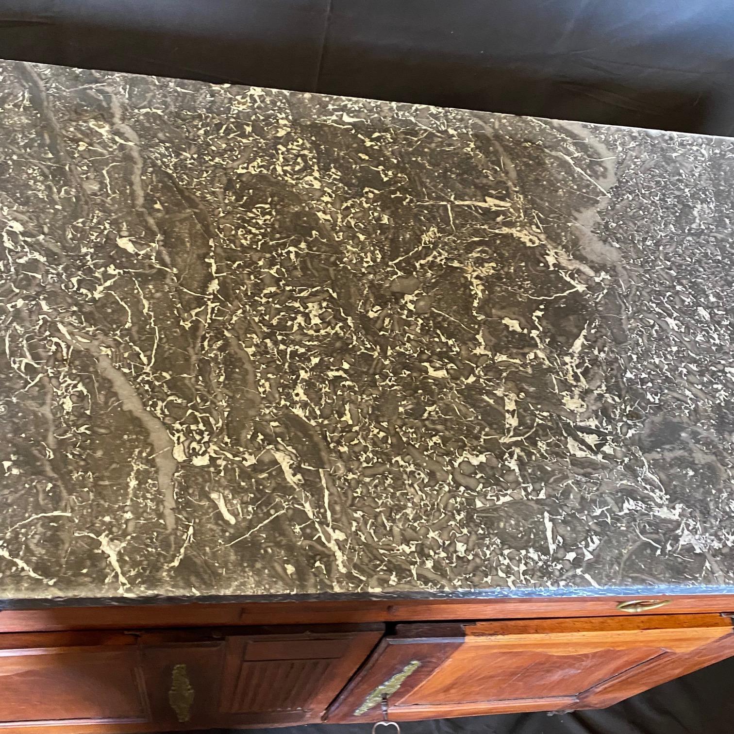 Credenza buffet francese dell'inizio del XIX secolo in vendita 10