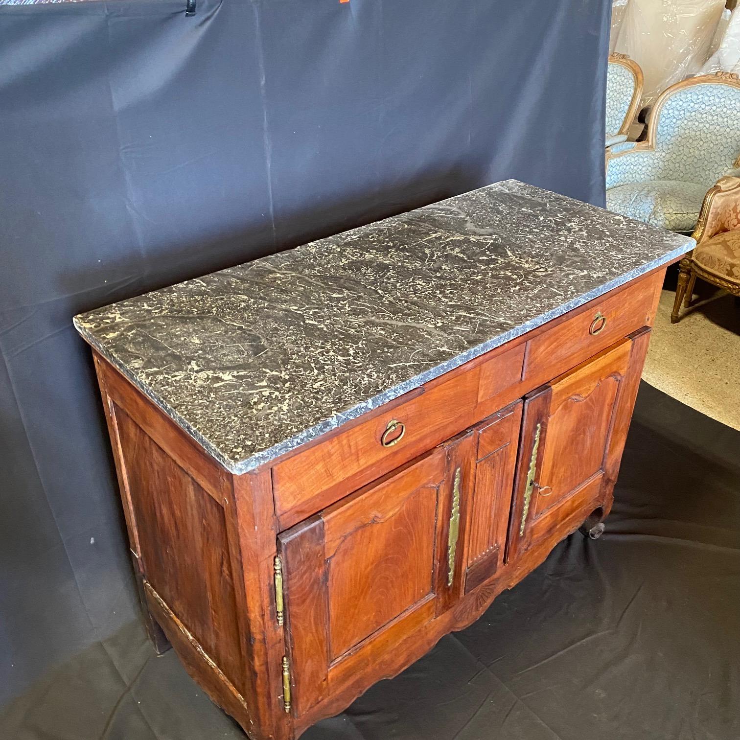 French Provincial Early 19th Century Buffet Sideboard In Good Condition For Sale In Hopewell, NJ