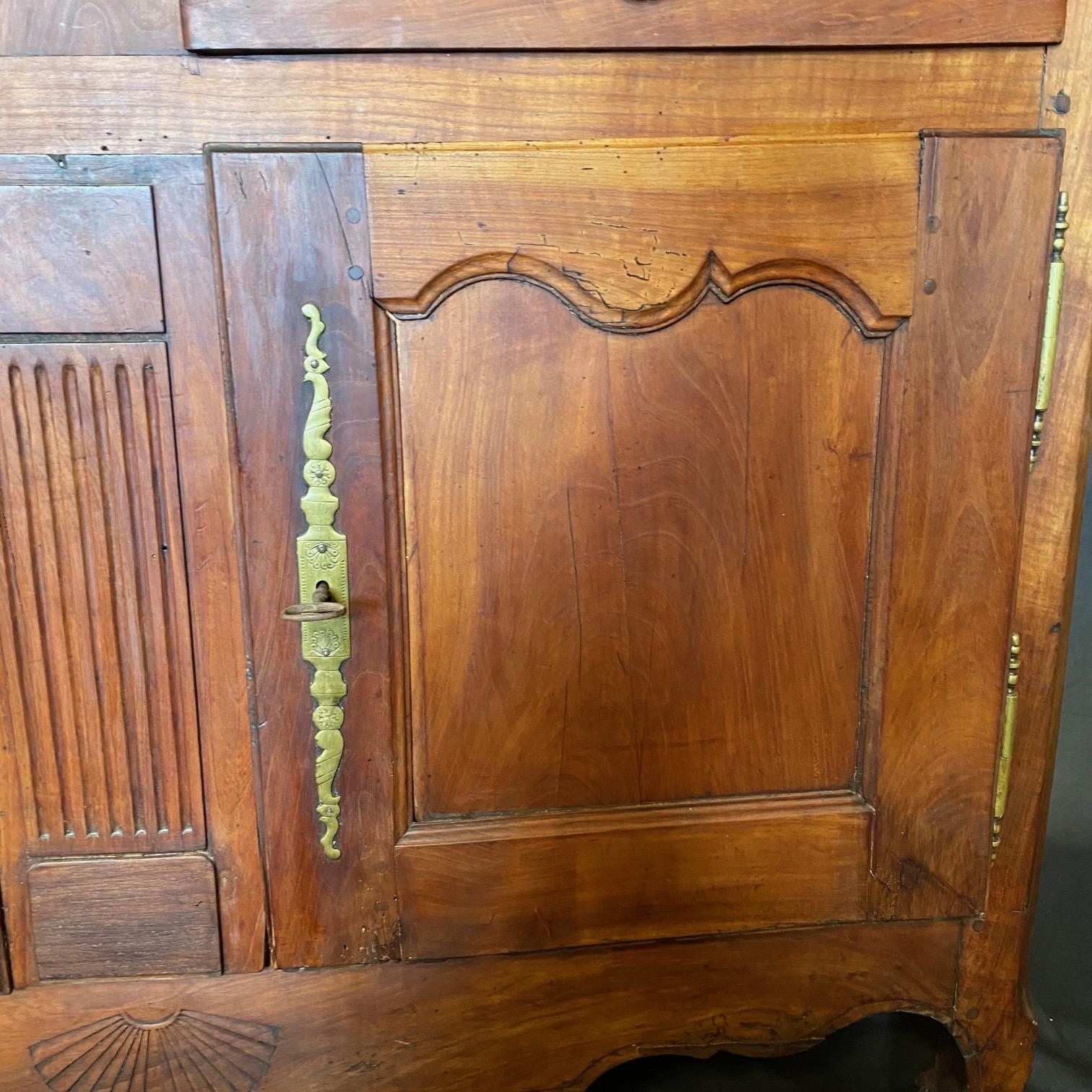 French Provincial Early 19th Century Buffet Sideboard For Sale 1