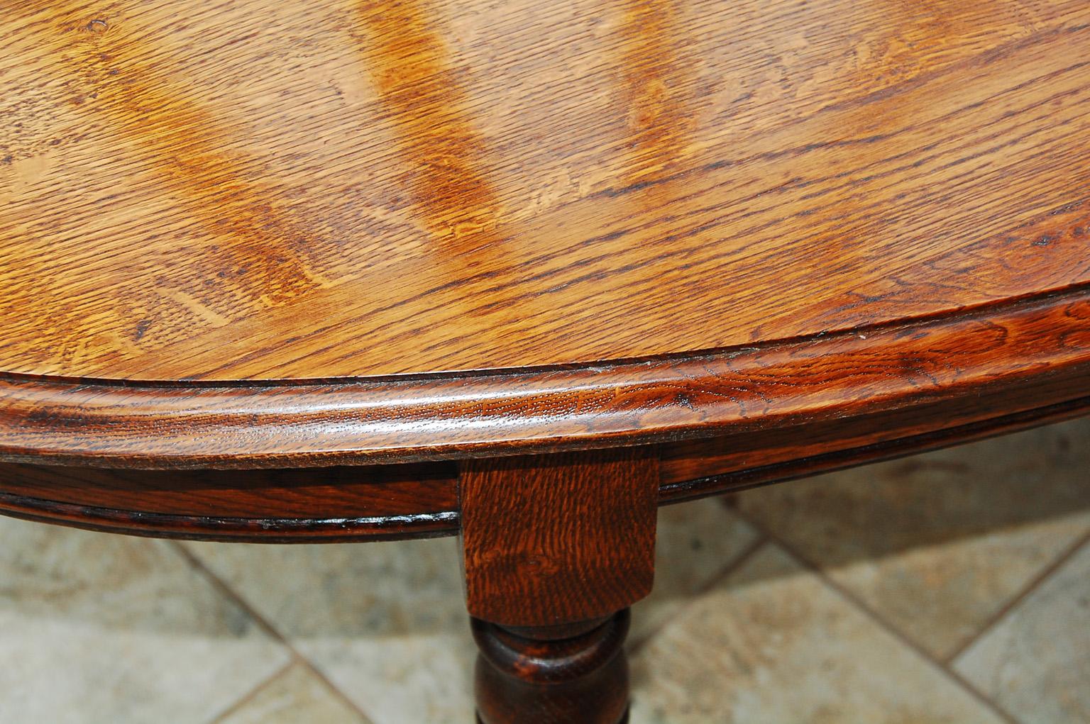 French Provincial Early 20th Century Oak Oval Dining Table with Turned Legs In Good Condition In Wells, ME