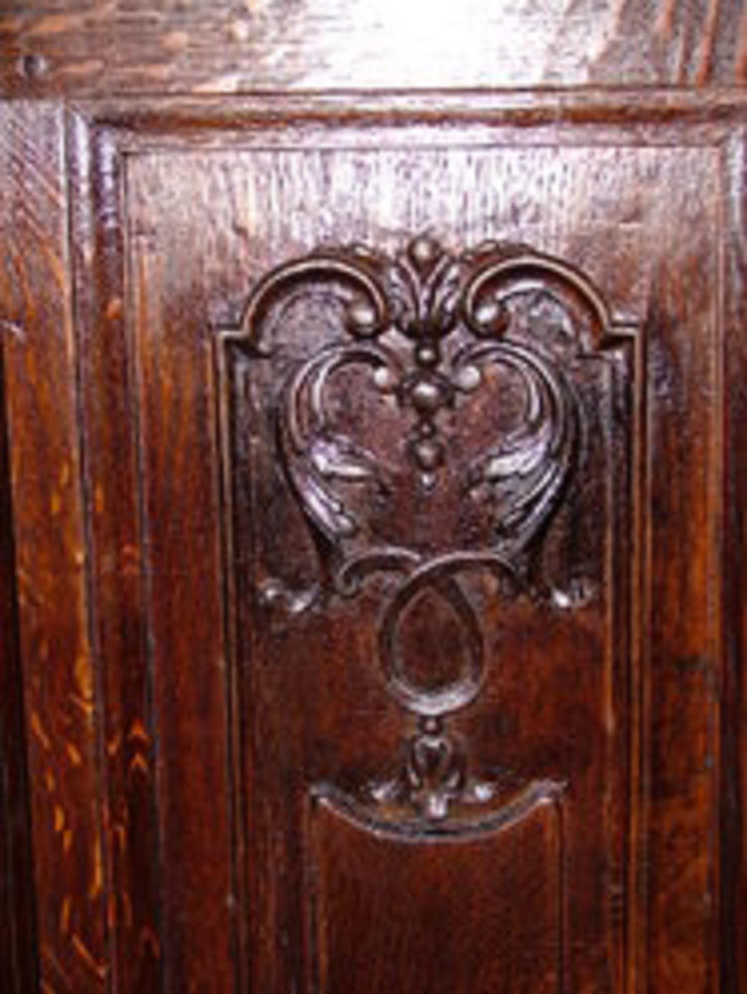 French Provincial Elmwood Buffet with Three Drawers over Two Doors, circa 1800 For Sale 1