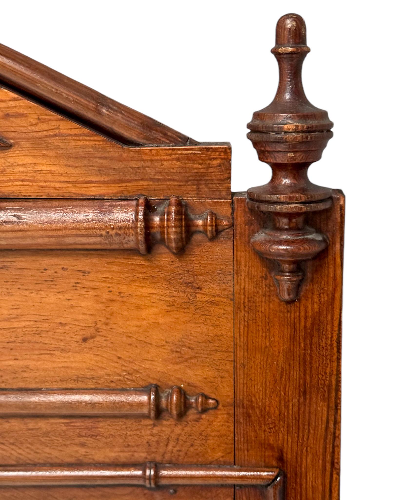 Superbe et élégant miroir mural de style provincial français.
Un design français saisissant des années 1900.
Cadre original en pin massif avec décoration originale en faux bambou.
Livré avec le miroir d'origine.
Ce magnifique miroir en faux bambou