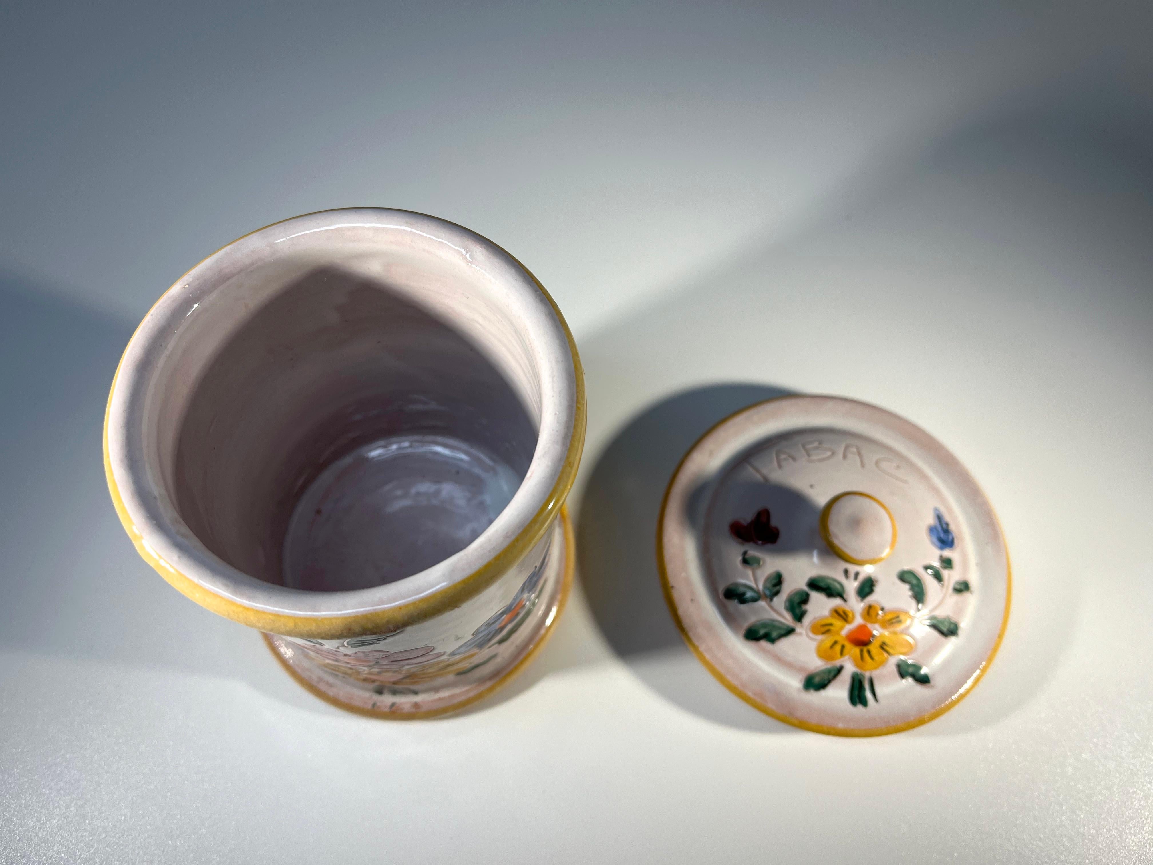 Pot à tabac provincial français peint à la main en céramique émaillée de Vallauris en vente 3