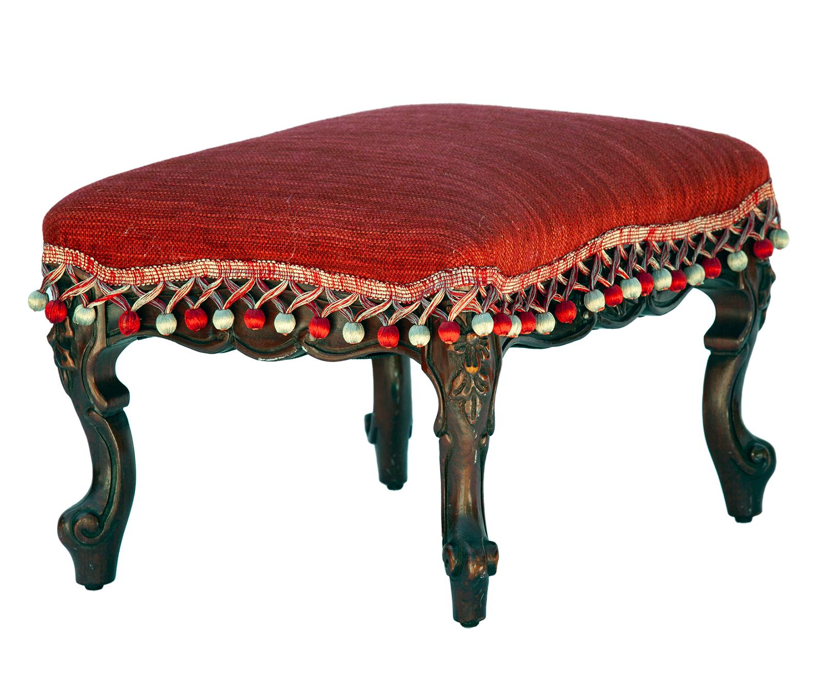 French Provincial Footstool in Red Linen / Pompoms Hand carved Walnut Base In Good Condition In Malibu, CA