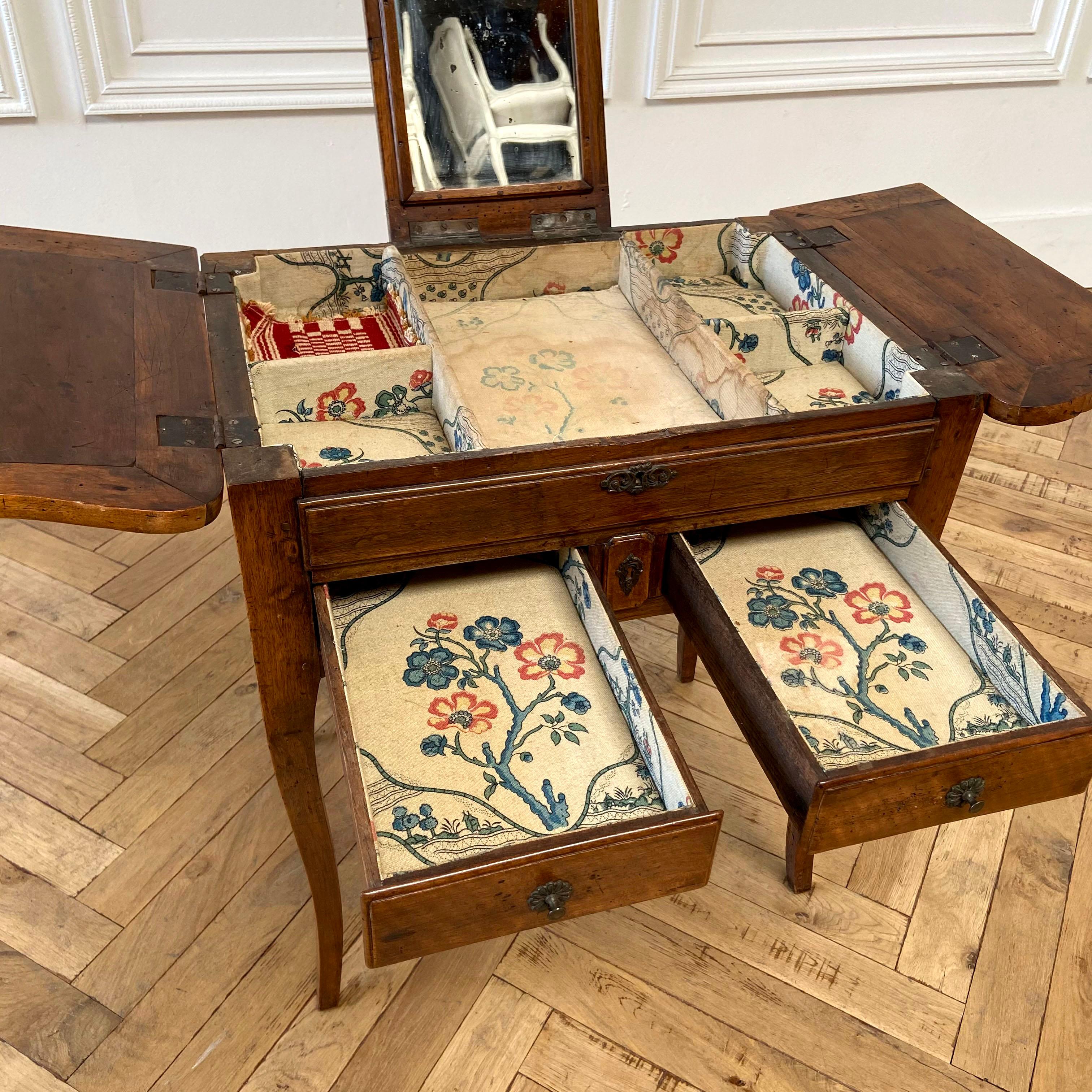 French Provincial Fruit Wood Poudreuse 3