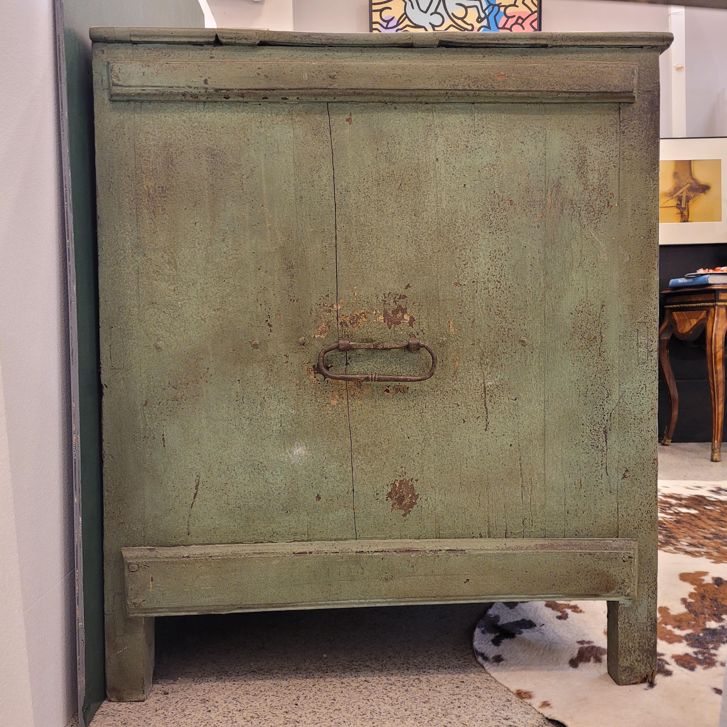 French Provincial green  Beige Commode Chest of drawers For Sale 2