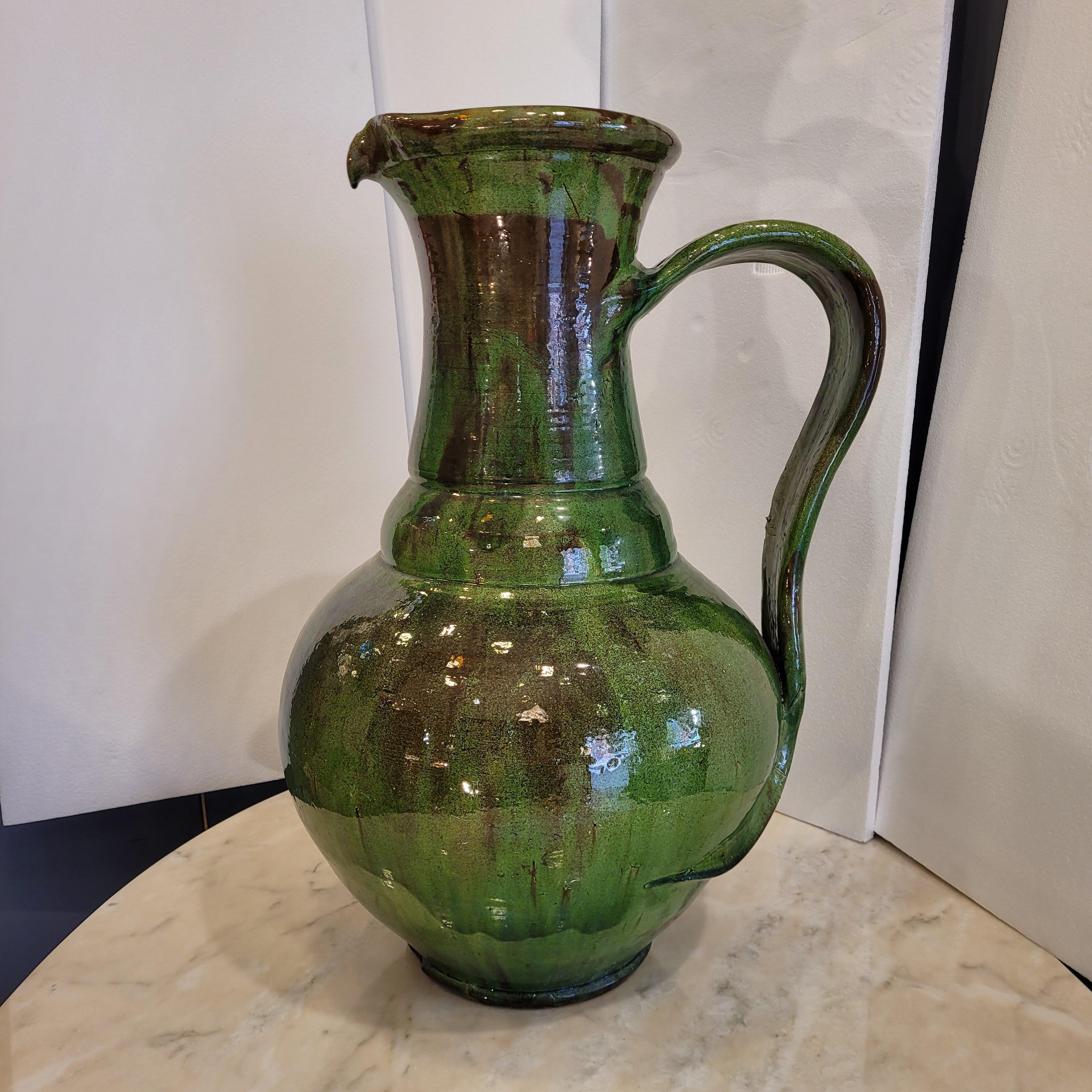 Provincial francés  Tarro de cerámica esmaltada verde  del sur de Francia  Biot Francés en venta