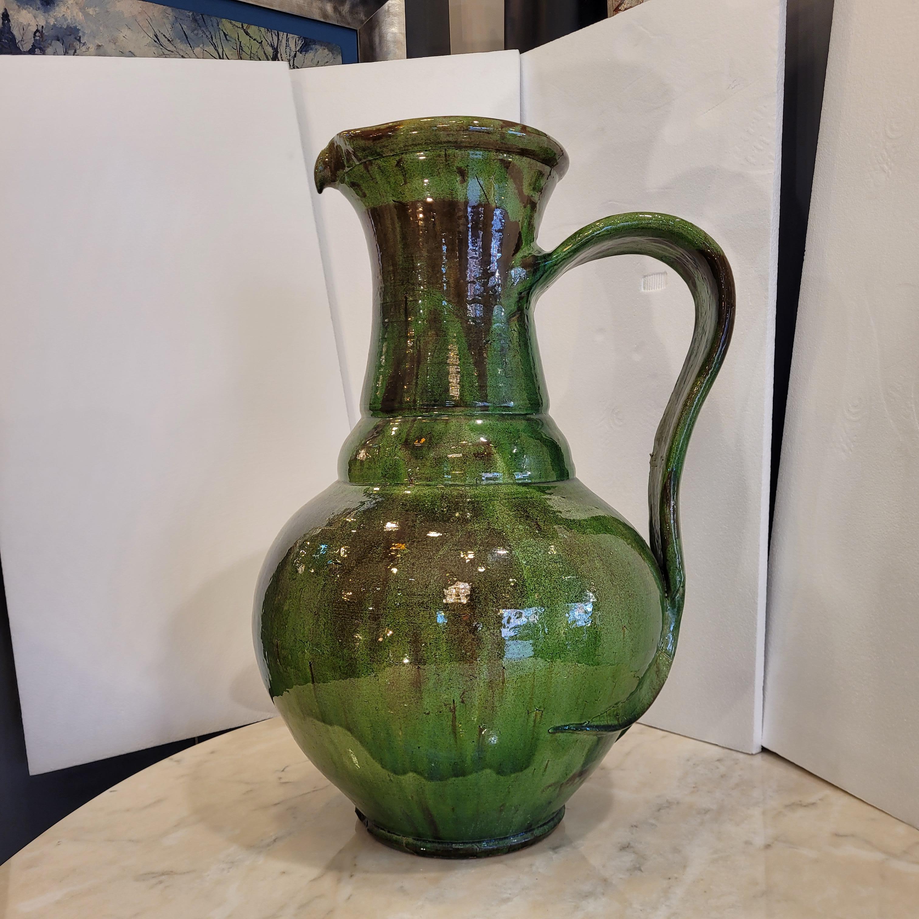 Provincial francés  Tarro de cerámica esmaltada verde  del sur de Francia  Biot Hecho a mano en venta