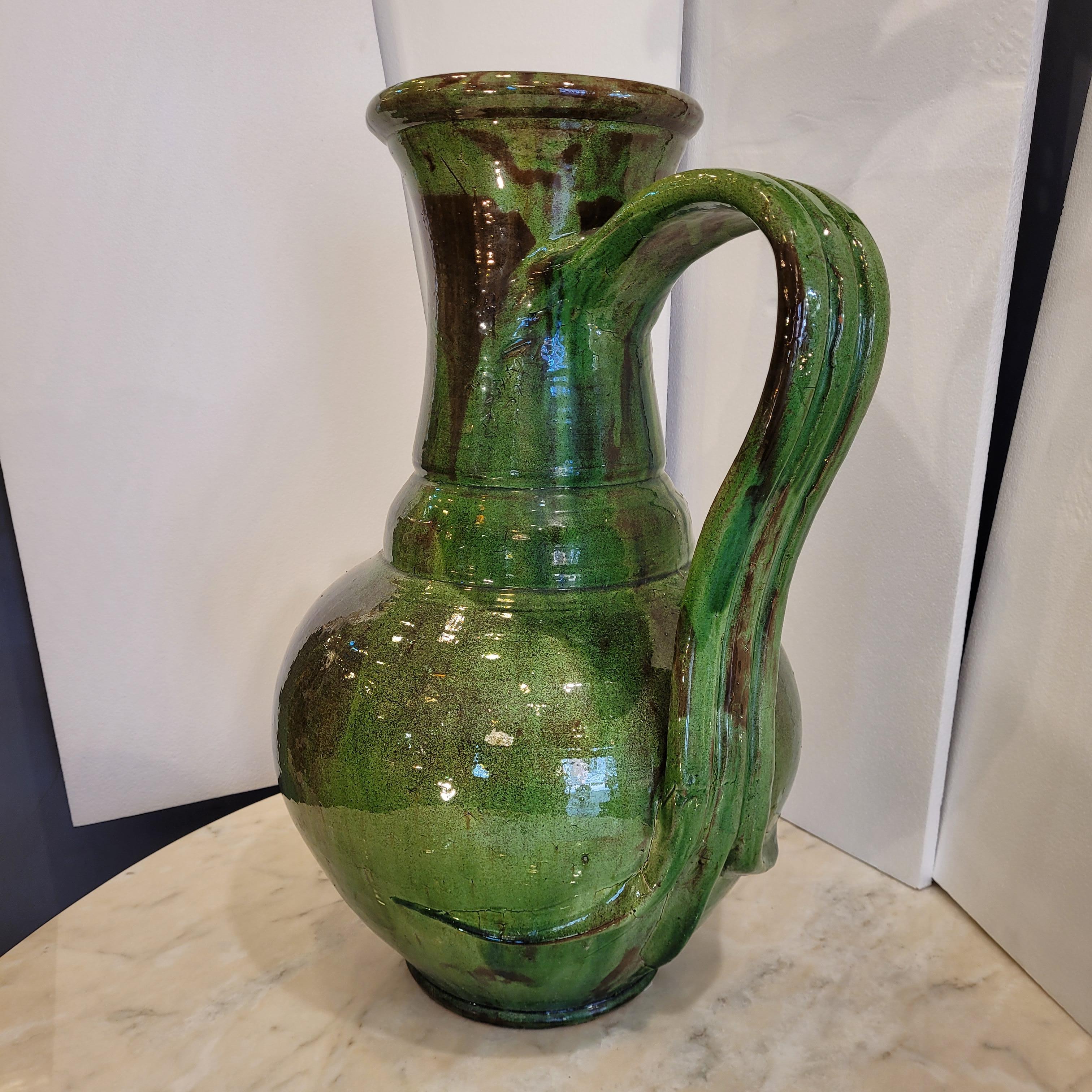 Provincial francés  Tarro de cerámica esmaltada verde  del sur de Francia  Biot principios del siglo XX en venta