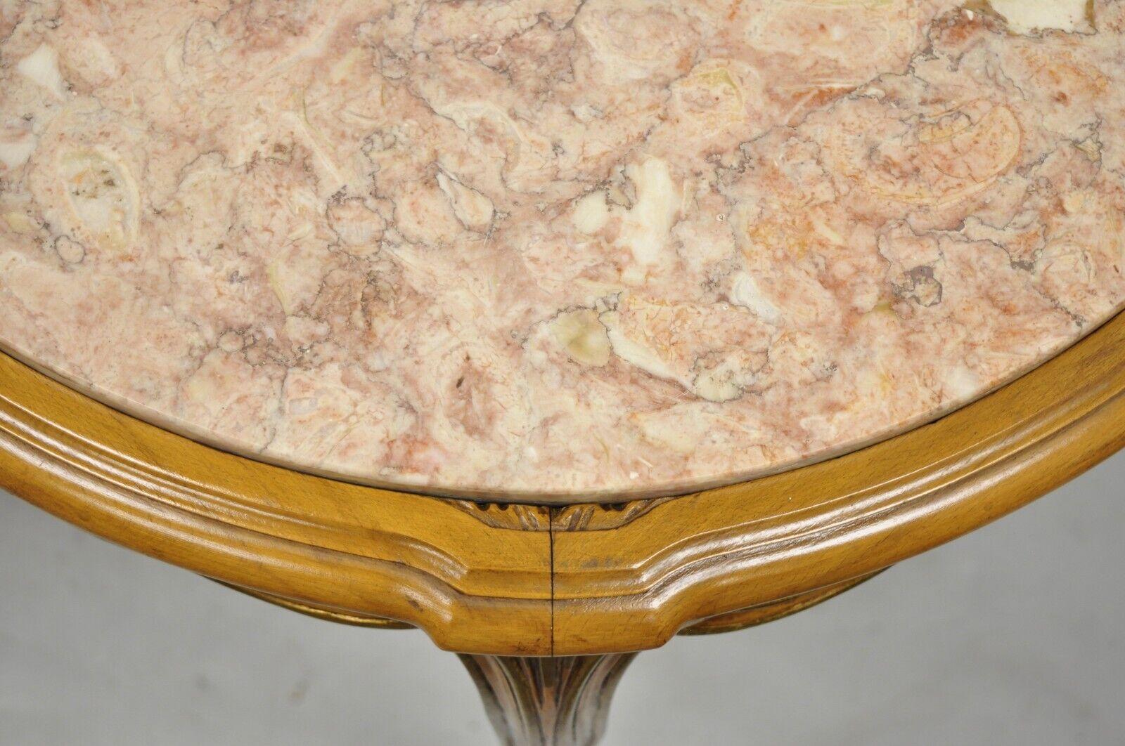 Paire de tables d'appoint rondes à plateau en marbre rose de style Hollywood Regency provincial français en vente 2