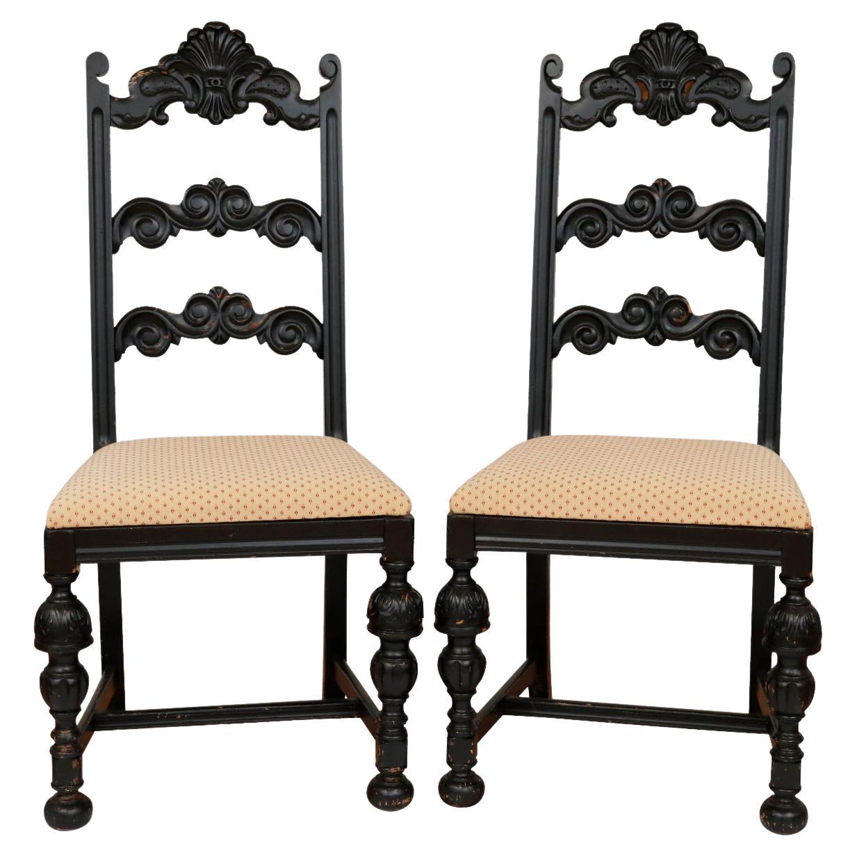 William & Mary-Sessel mit Leiterlehne – ein Paar im Angebot
