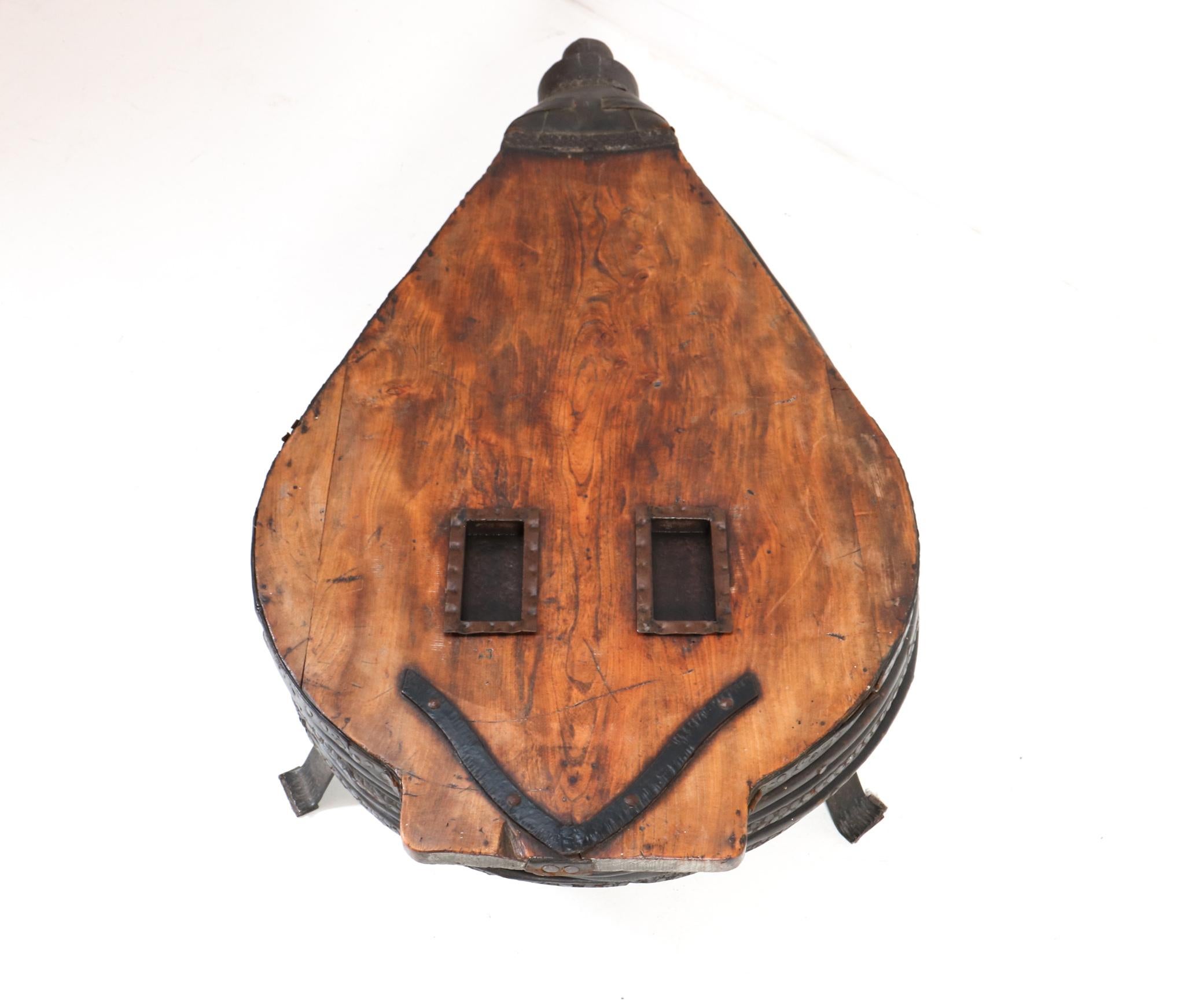 Grande table basse provinciale française Bellows en forge de bois fruitier, années 1860 en vente 4