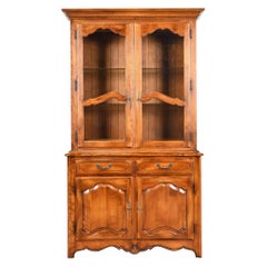 Bibliothèque provinciale française à façade brisée en bouleau de style Louis XV d'Ethan Allen