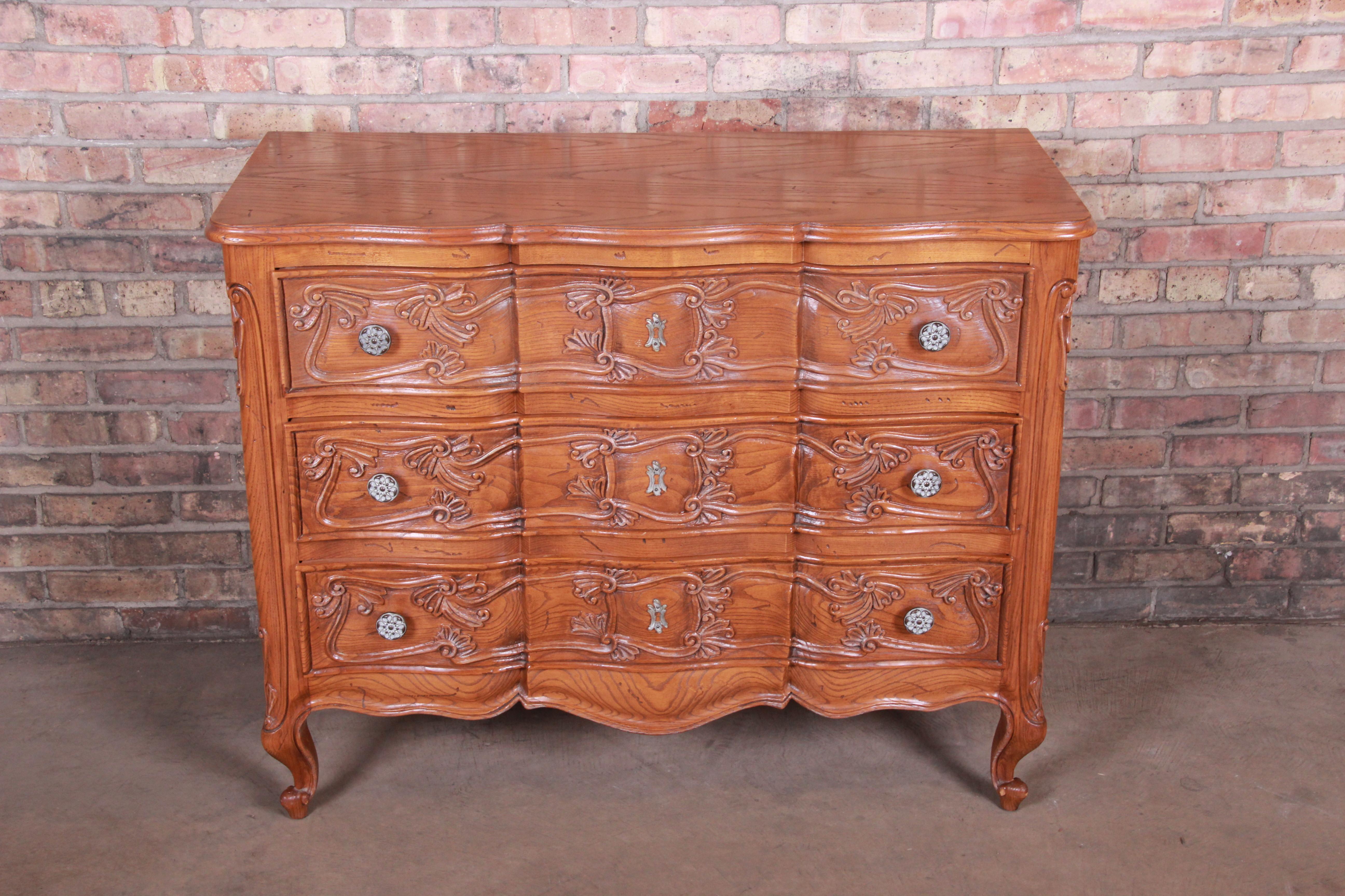 French Provincial Louis XV Carved Oak Three-Drawer Commode or Bachelor Chest In Good Condition For Sale In South Bend, IN