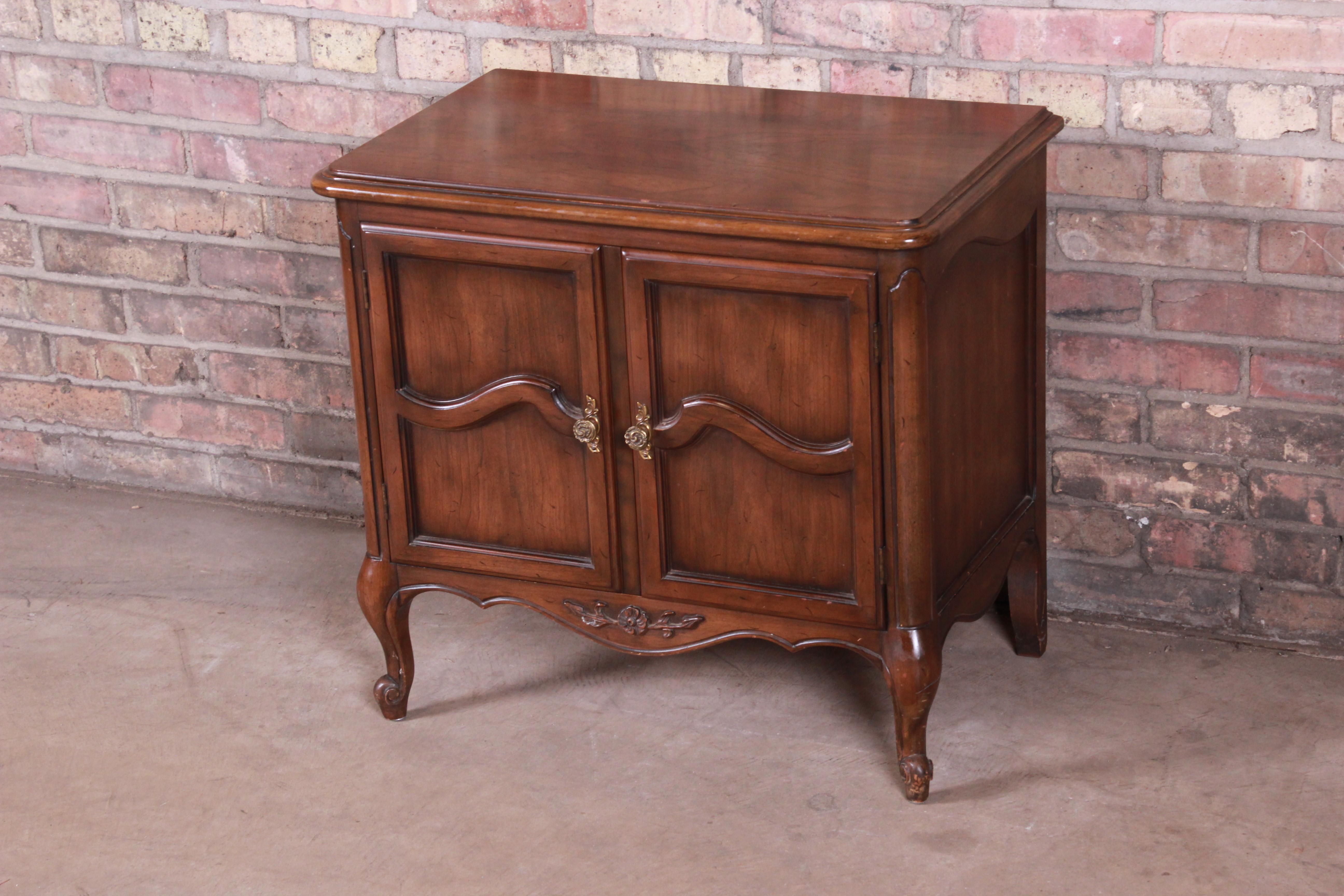 French Provincial Louis XV Carved Walnut Nightstand In Good Condition In South Bend, IN