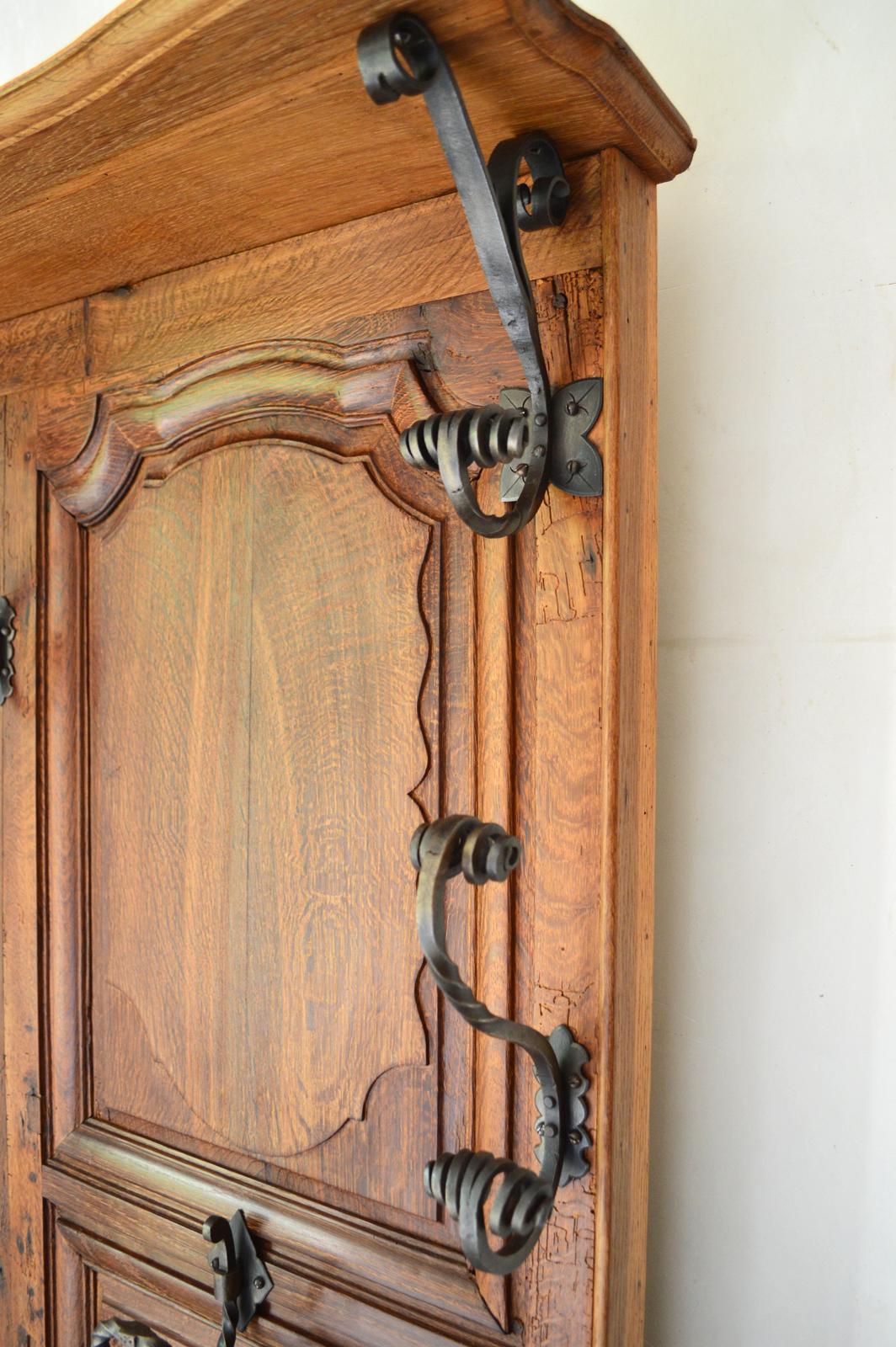 French Provincial Louis XV Coat Rack in Carved Chestnut and Wrought Iron For Sale 6