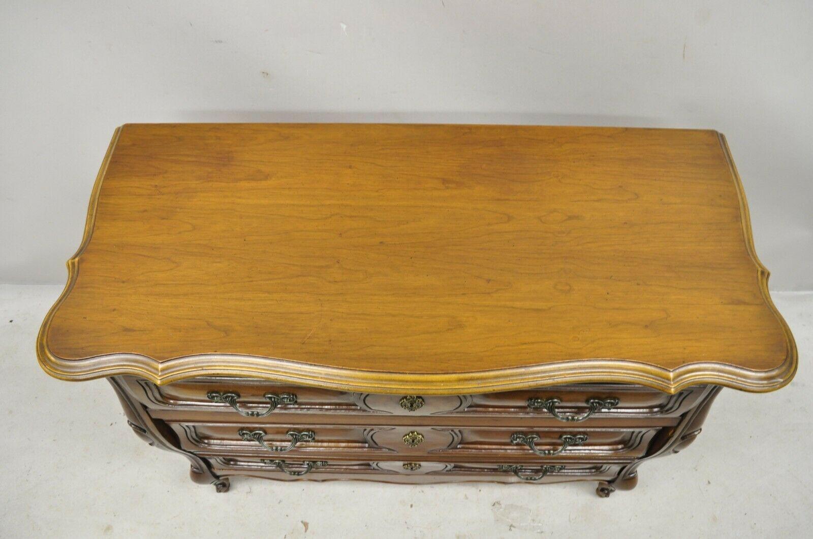 French Provincial Louis XV Country Sienna Cherry Bombe Commode Chest Dresser In Good Condition For Sale In Philadelphia, PA