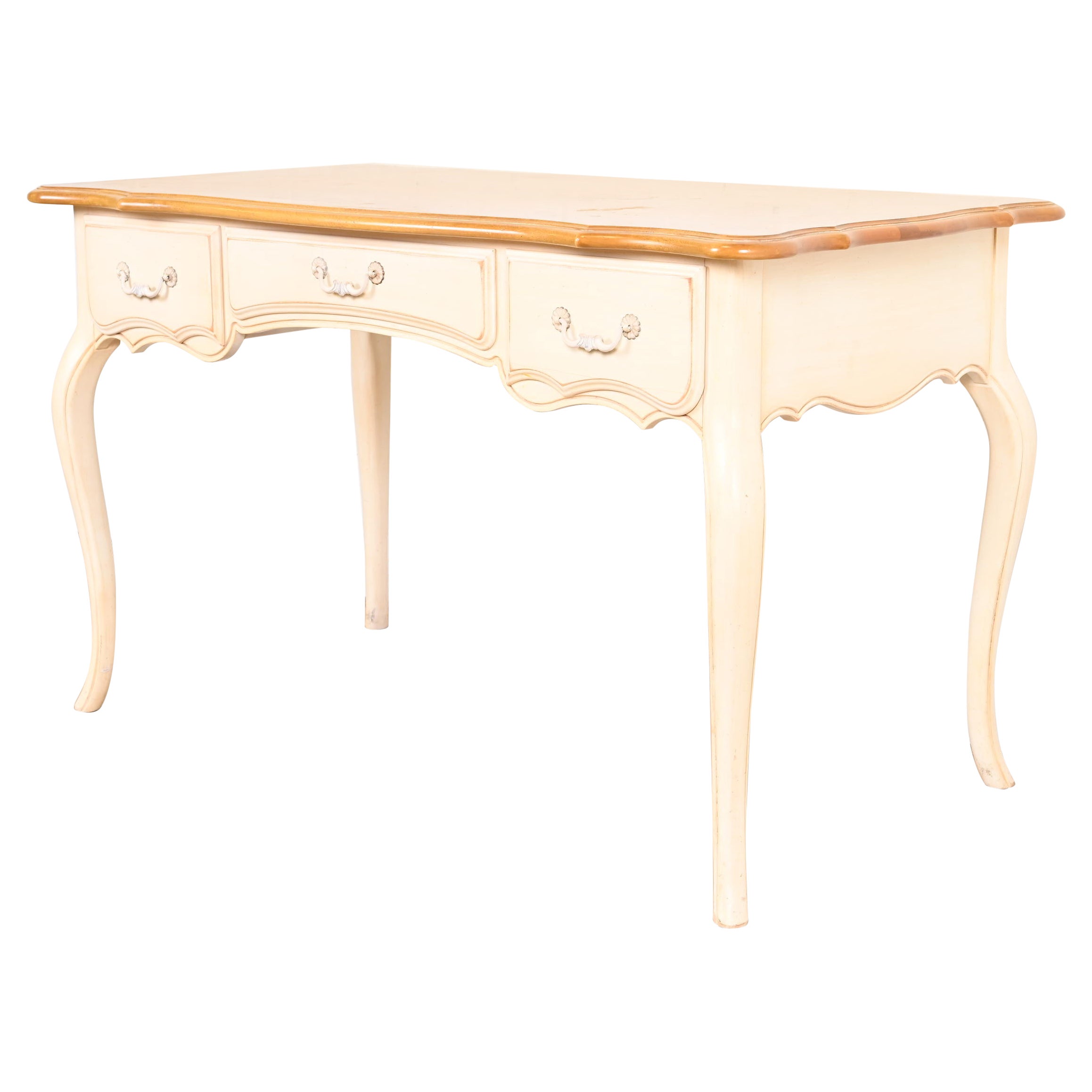 Bureau provincial français Louis XV à plateau en érable laqué crème