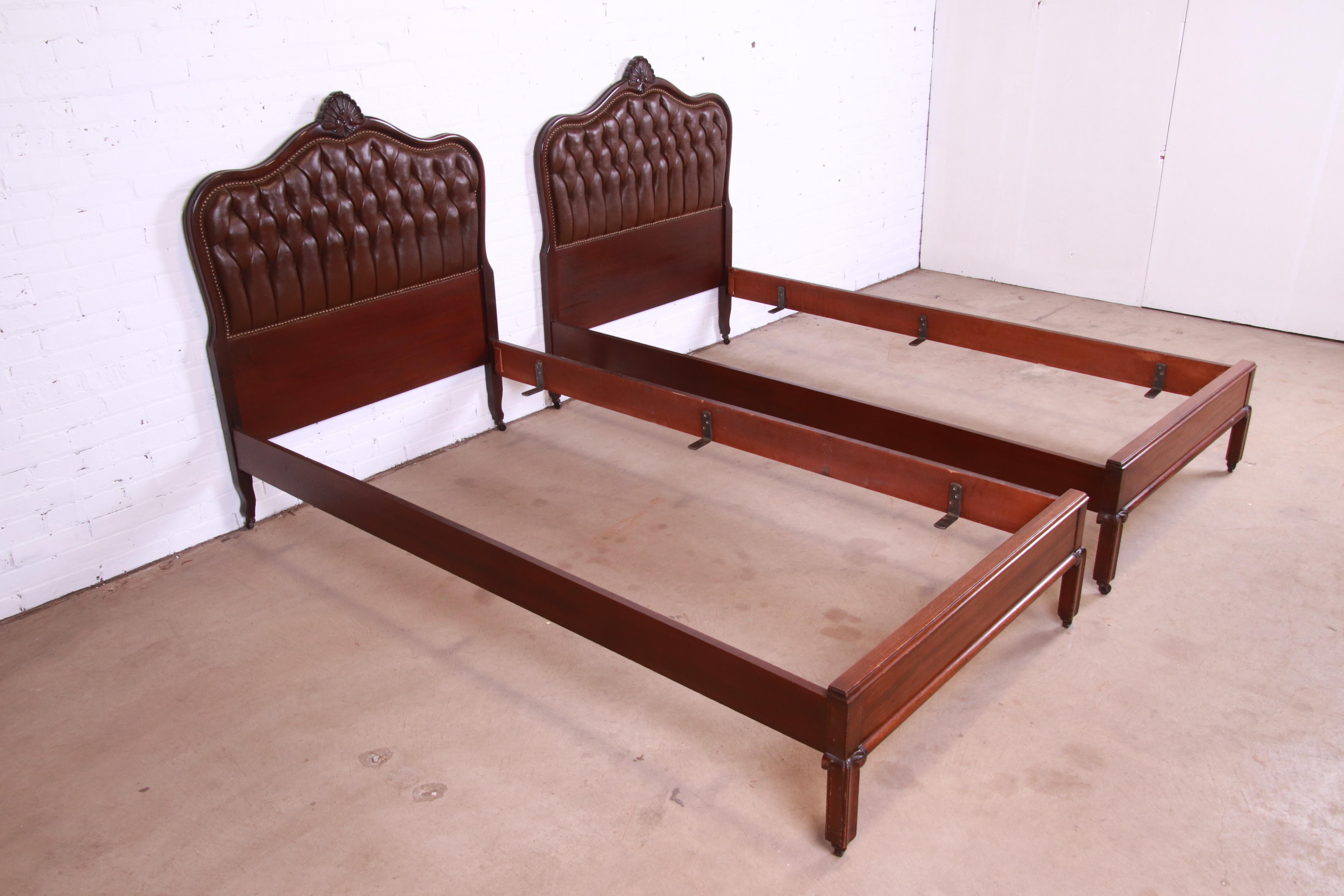 French Provincial Louis XV Mahogany and Tufted Leather Twin Beds, Pair In Good Condition For Sale In South Bend, IN