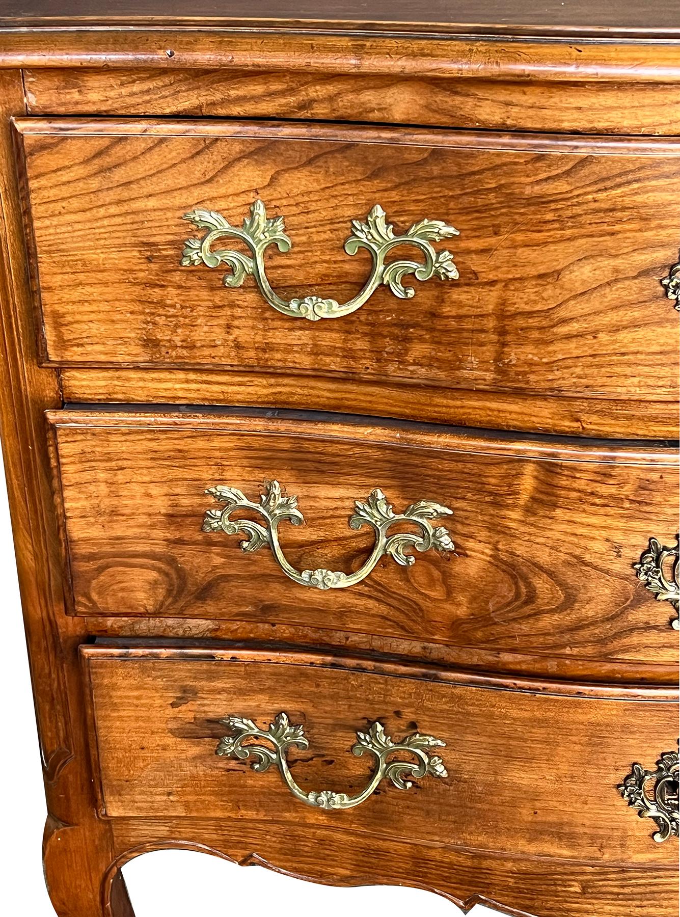 French Provincial Louis XV Style Arbalète-form Walnut 3-Drawer Chest In Good Condition In San Francisco, CA