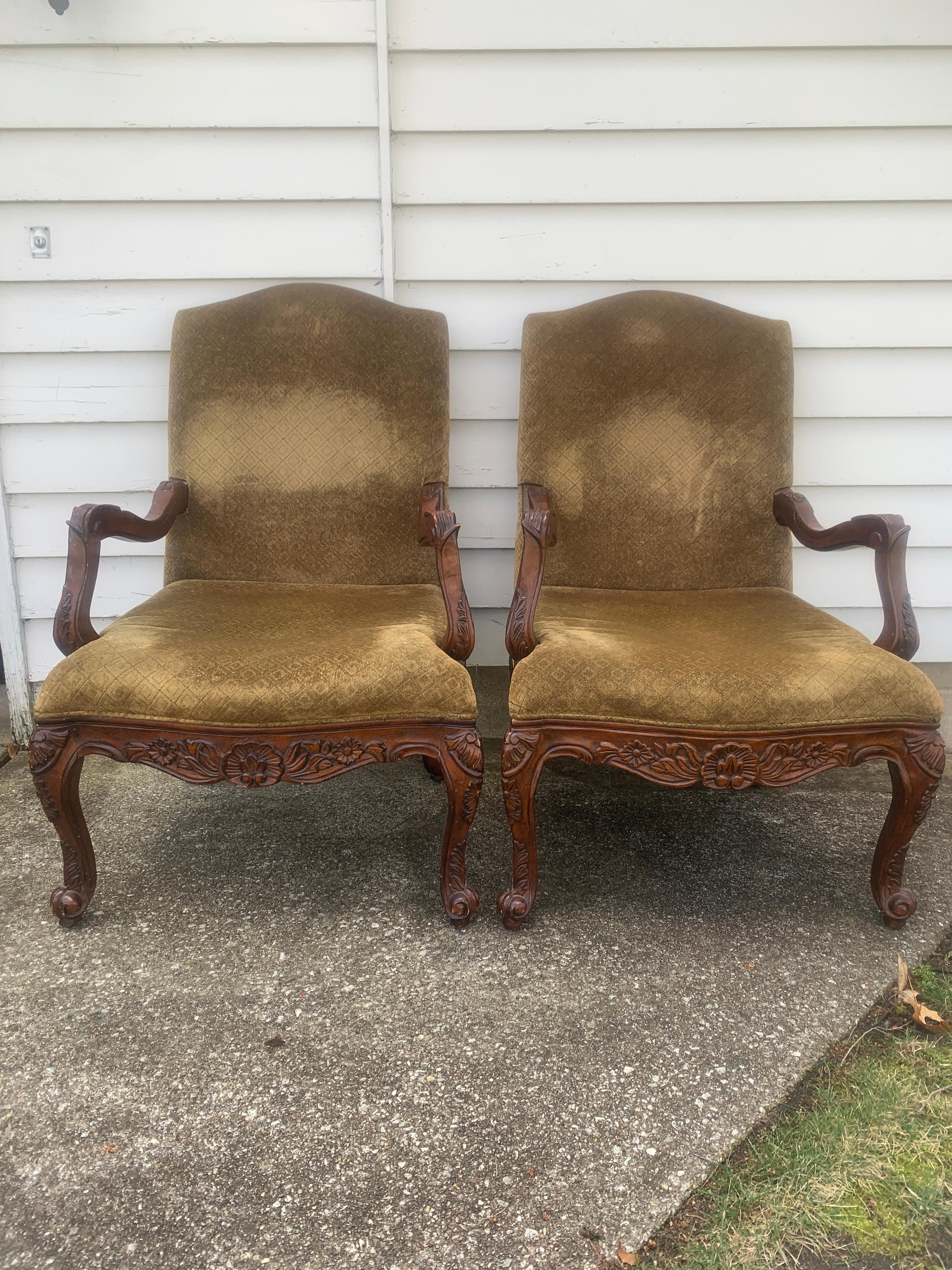 A stunning set of French Provincial Louis XV style club chairs

USA, Late 20th Century

Carved wood, with olive green cut velvet upholstery.

Measures: 29