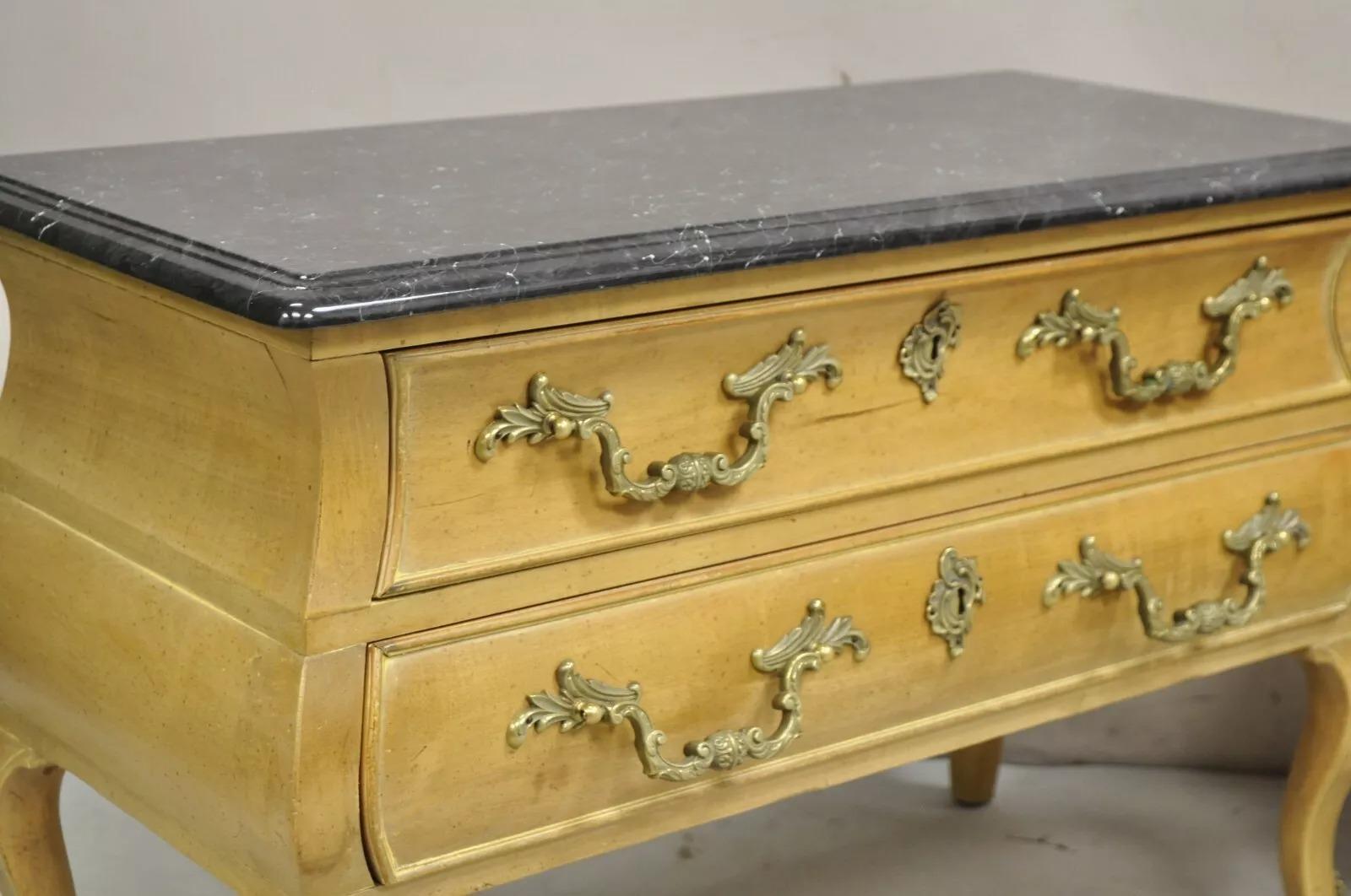 French Provincial Louis XV Style Marble Top Bombe Nightstand Low Commode Pair In Good Condition For Sale In Philadelphia, PA