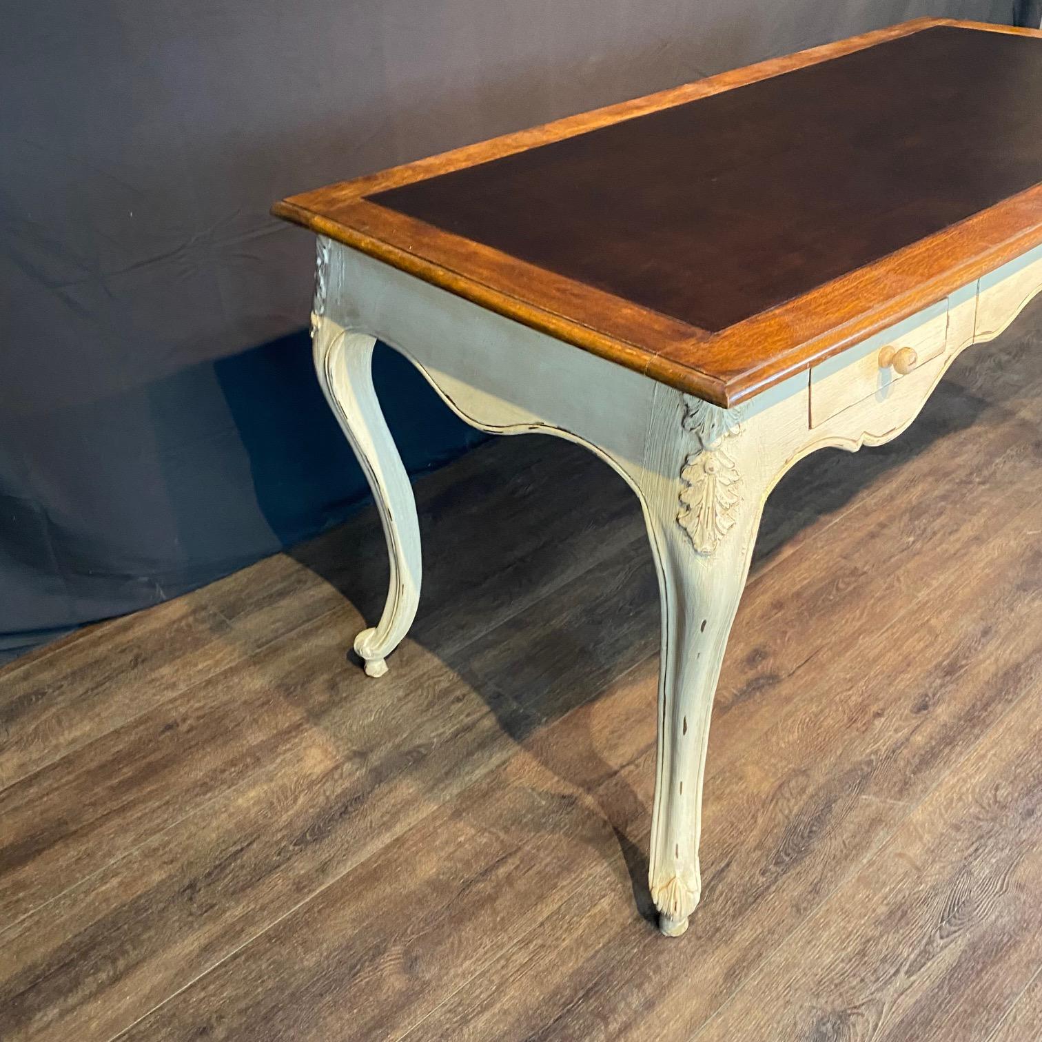 French Provincial Louis XV Style Paint Decorated Writing Desk im Angebot 3