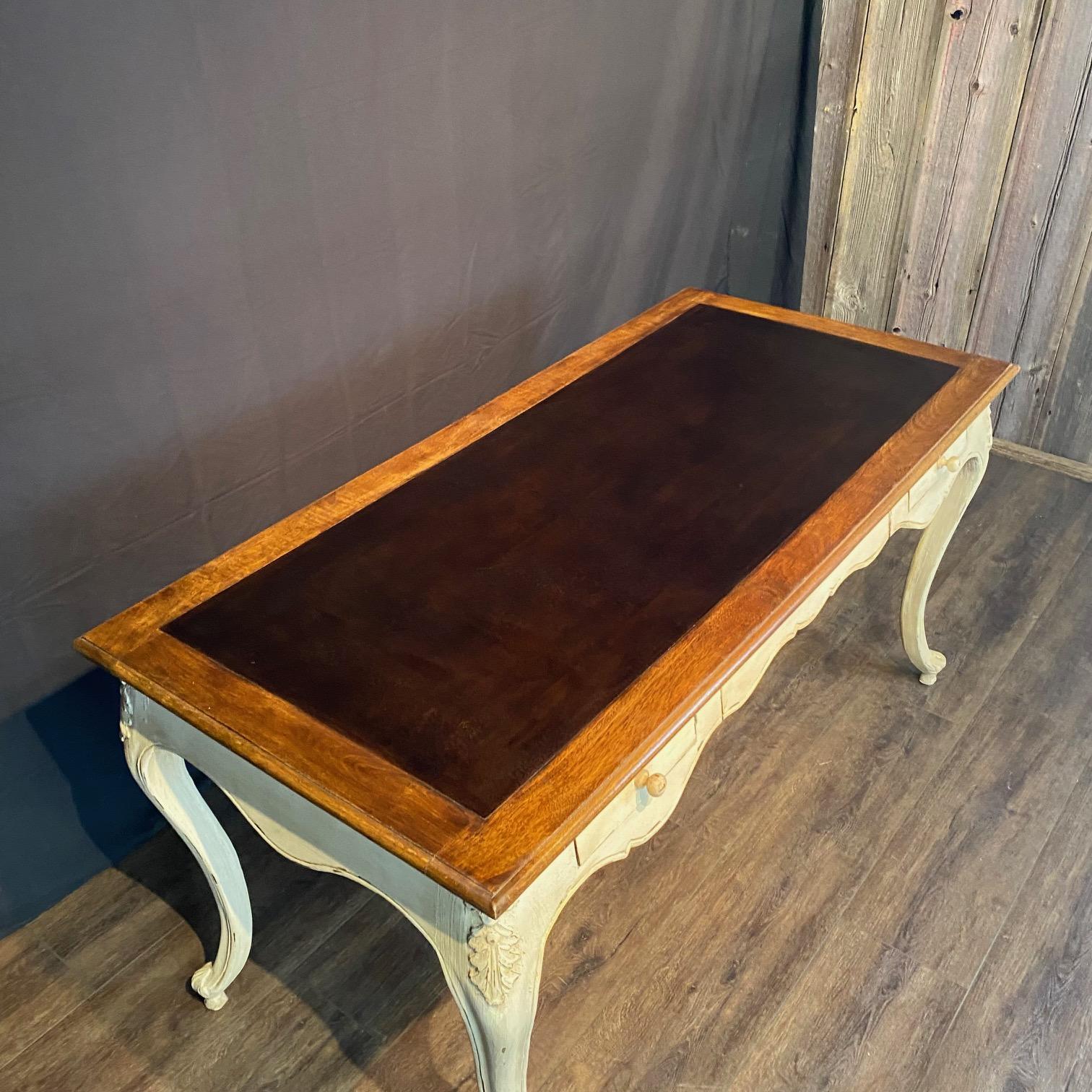 French Provincial Louis XV Style Paint Decorated Writing Desk im Angebot 4