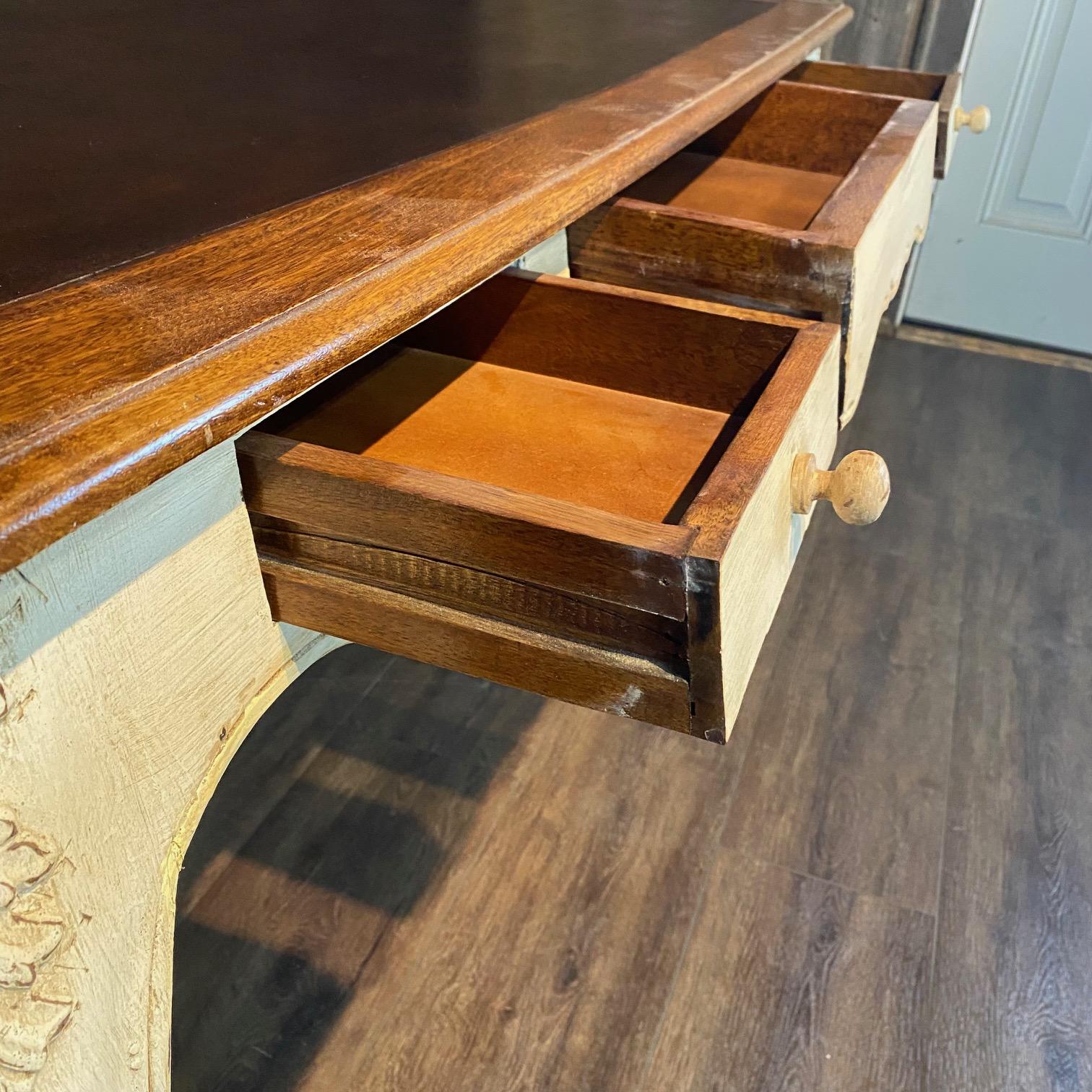 French Provincial Louis XV Style Paint Decorated Writing Desk (amerikanisch) im Angebot
