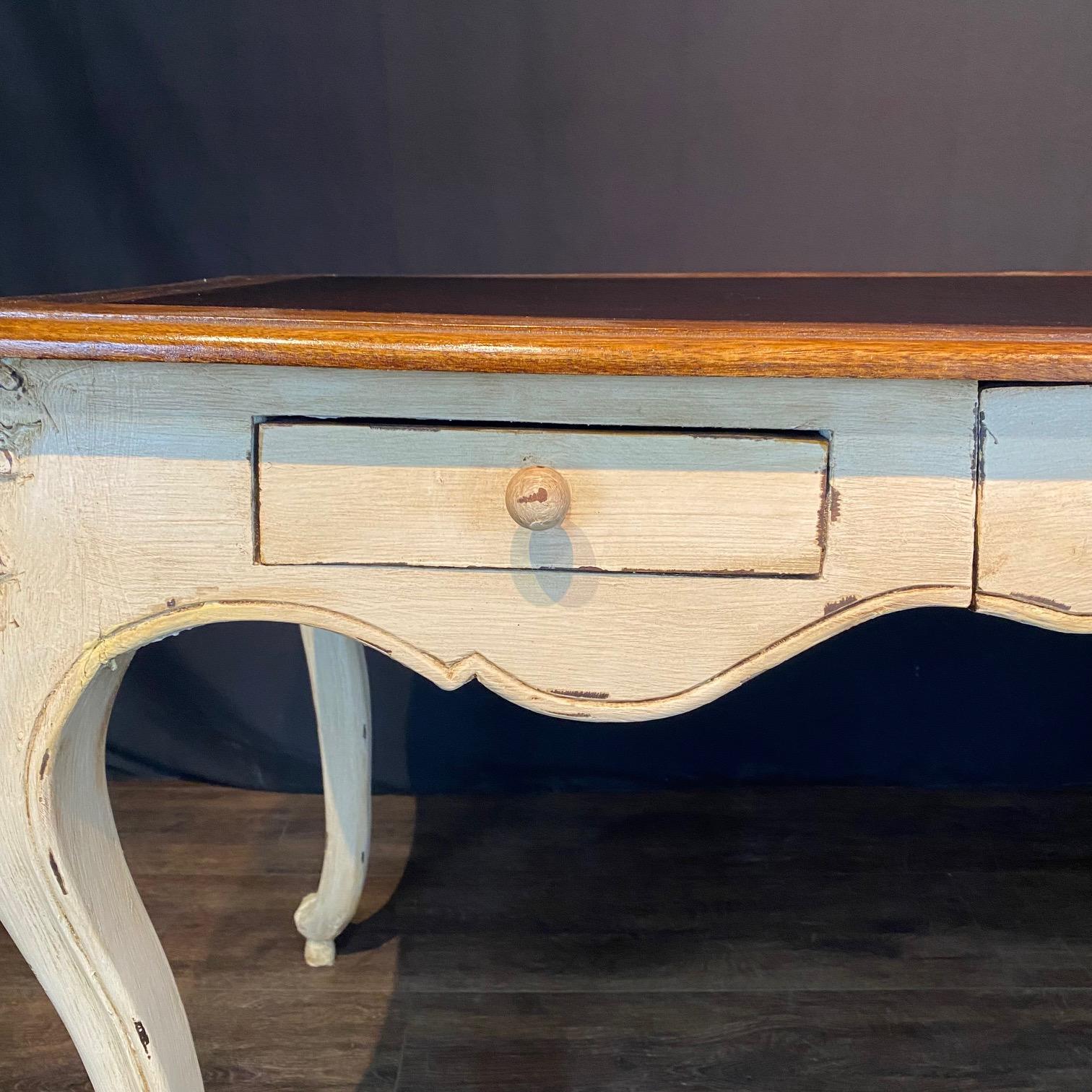 French Provincial Louis XV Style Paint Decorated Writing Desk (20. Jahrhundert) im Angebot