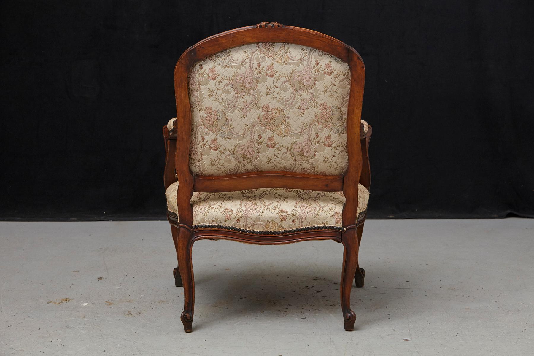 French Provincial Louis XV Style Walnut Fauteuil with Nailhead Trim, circa 1930s For Sale 1