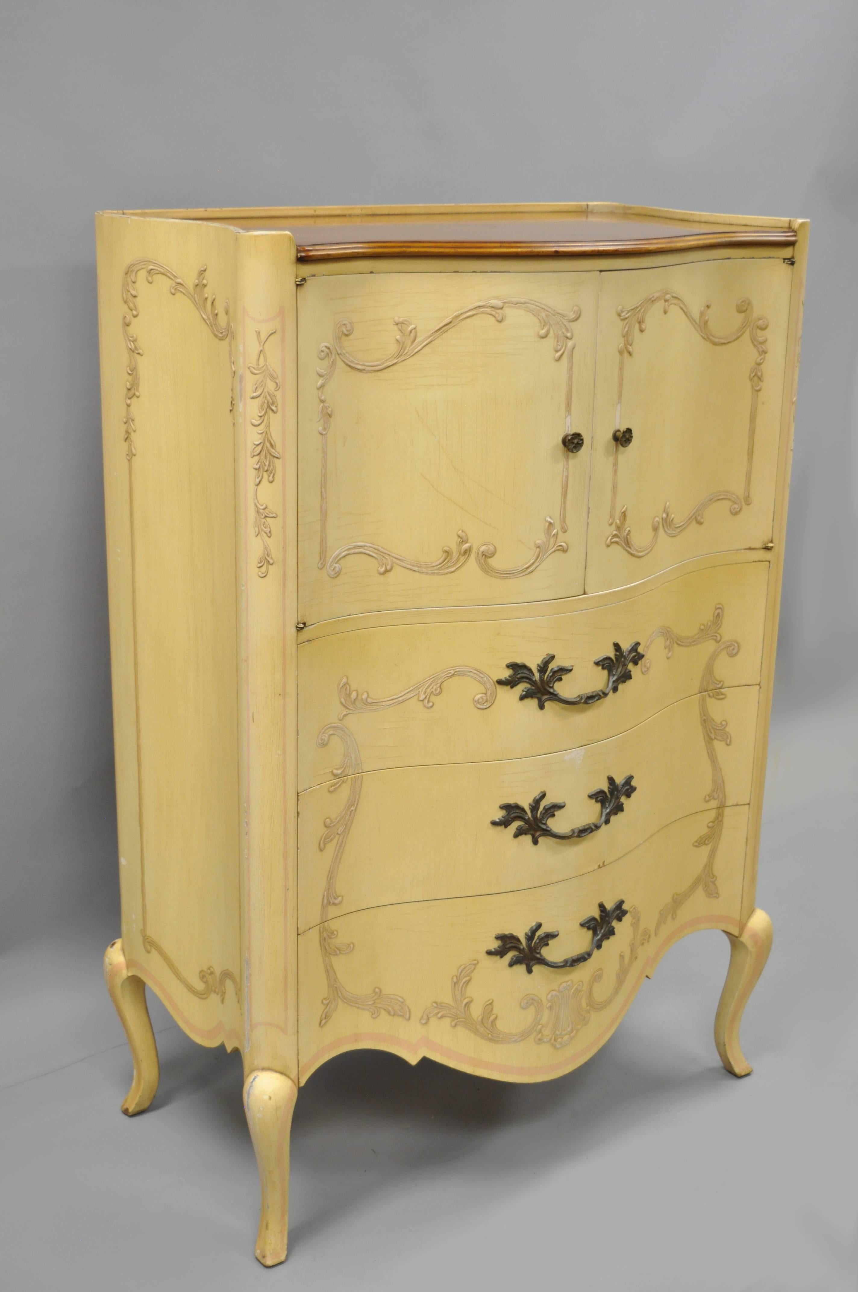 Grande commode provinciale française de style Louis XV en noyer par John Widdicomb 6