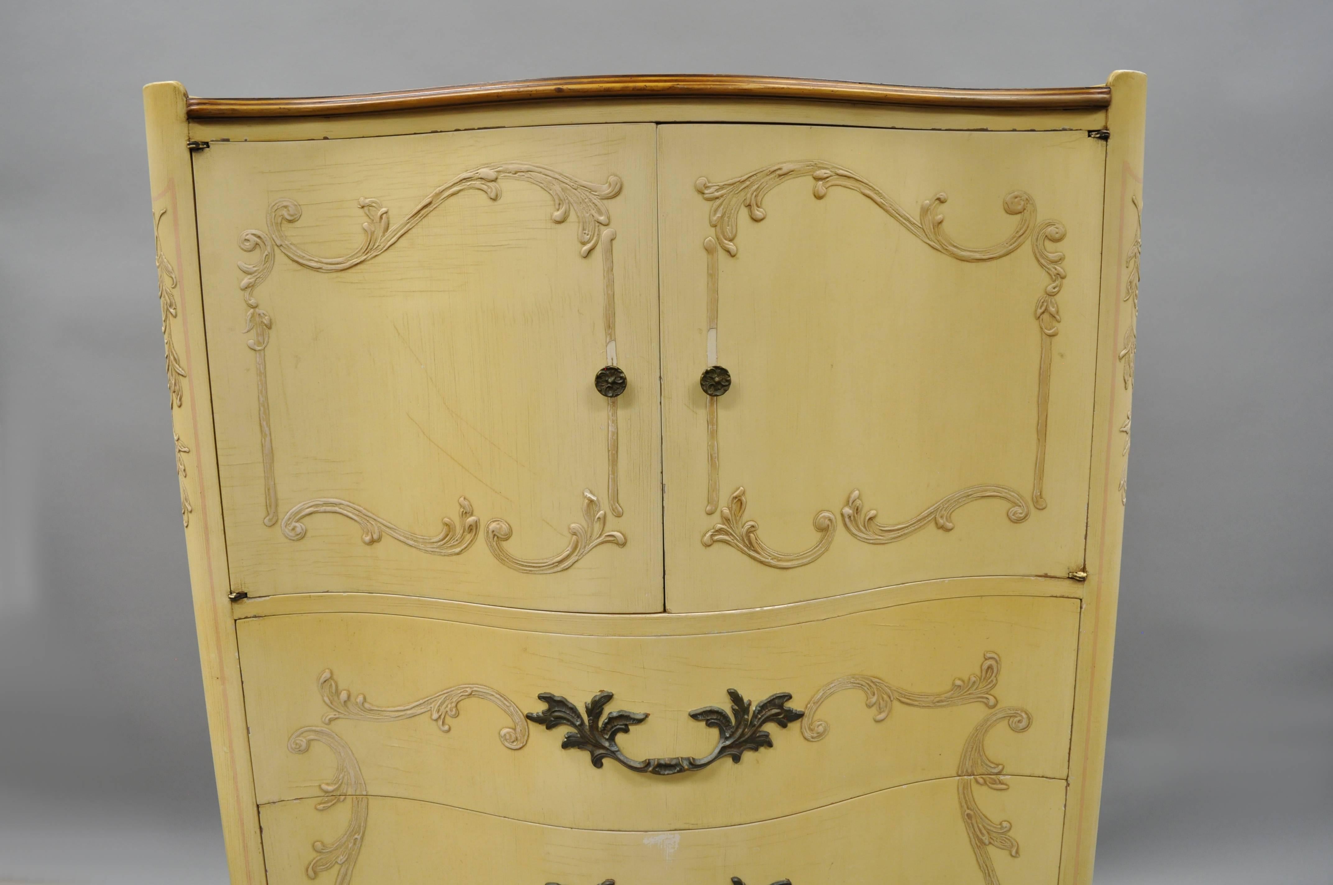 Provincial français Grande commode provinciale française de style Louis XV en noyer par John Widdicomb