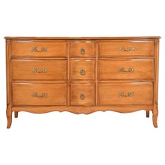 Comò triplo Luigi XV di Davis Cabinet Co., anni '50