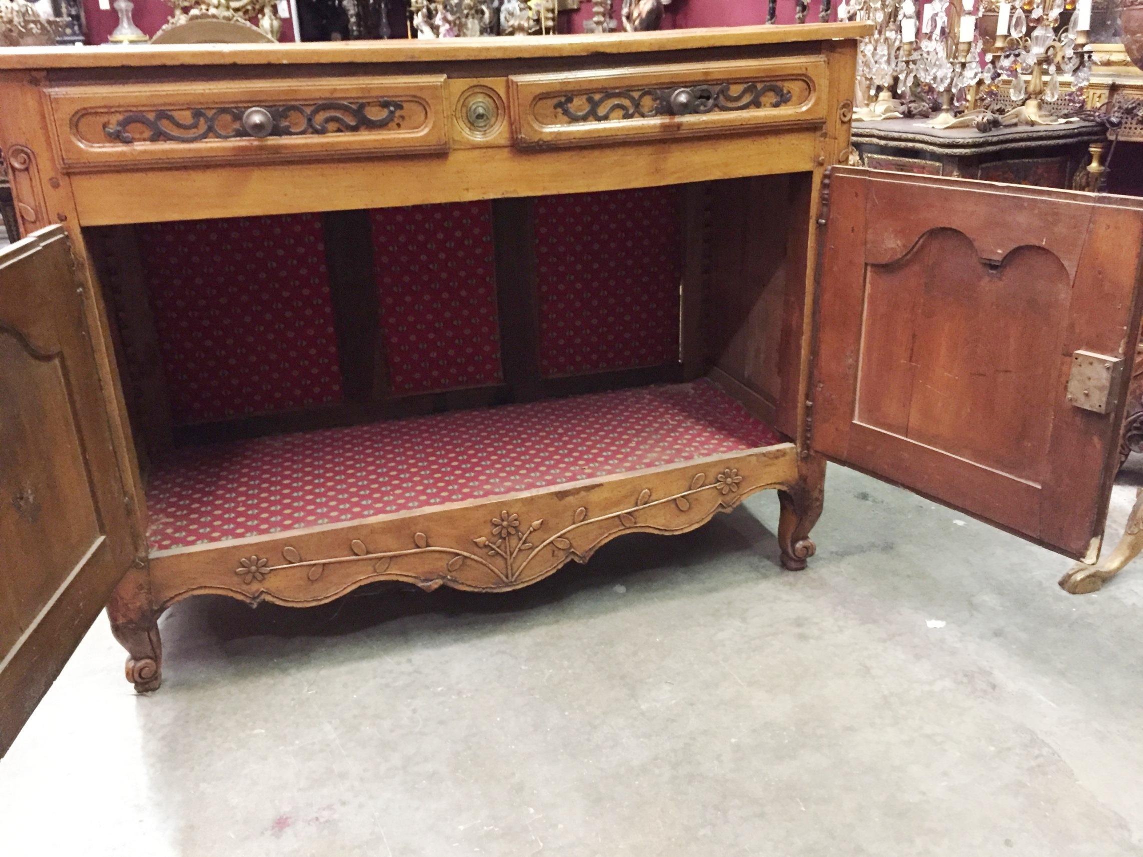 French Provincial Louis XV Walnut Buffet, 18th Century In Good Condition In Cypress, CA